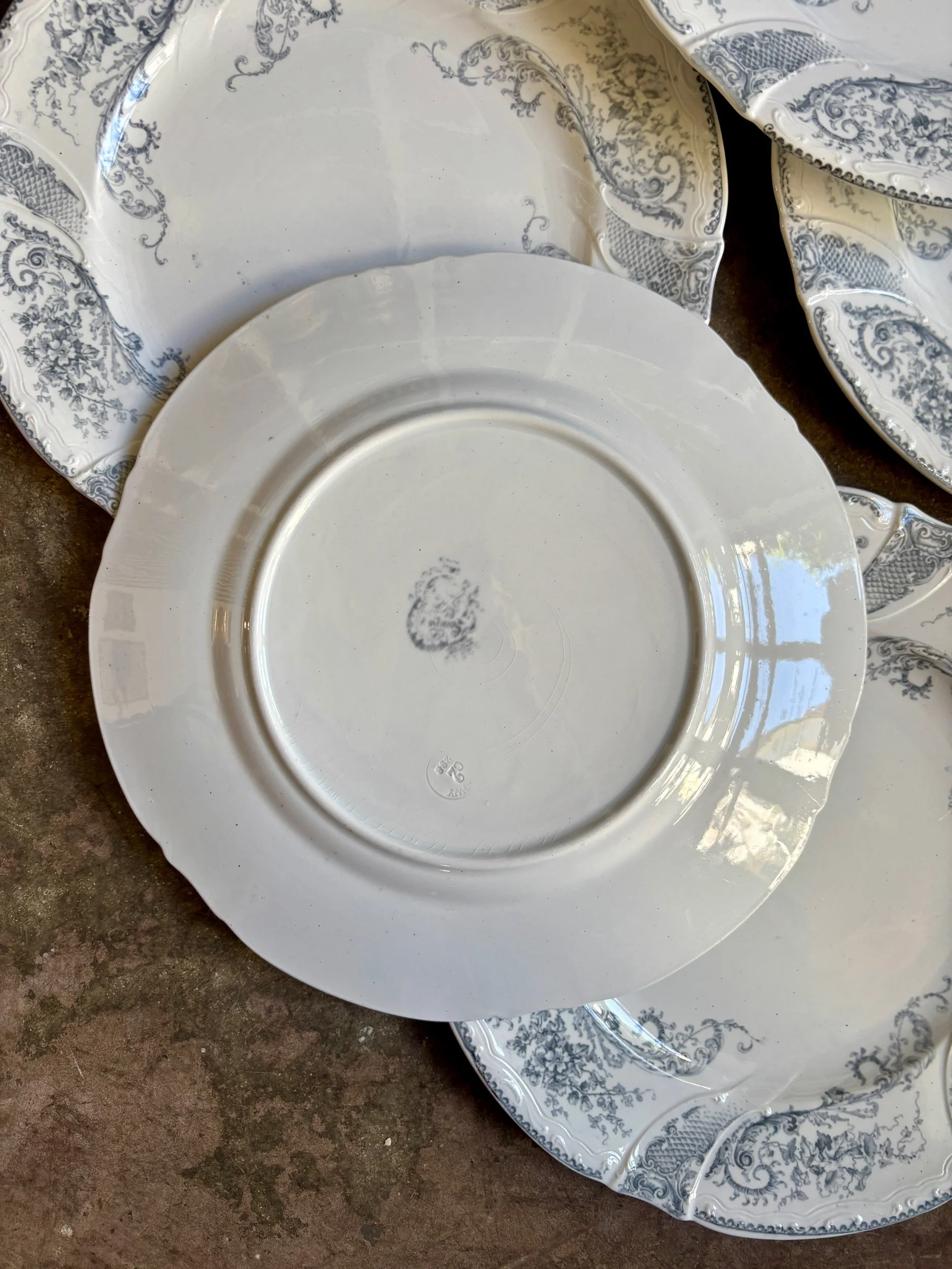 assiettes-plates-longwy-saint-cloud-terre-fer-blanc-vaisselle-vintage-axs-design-paris-france