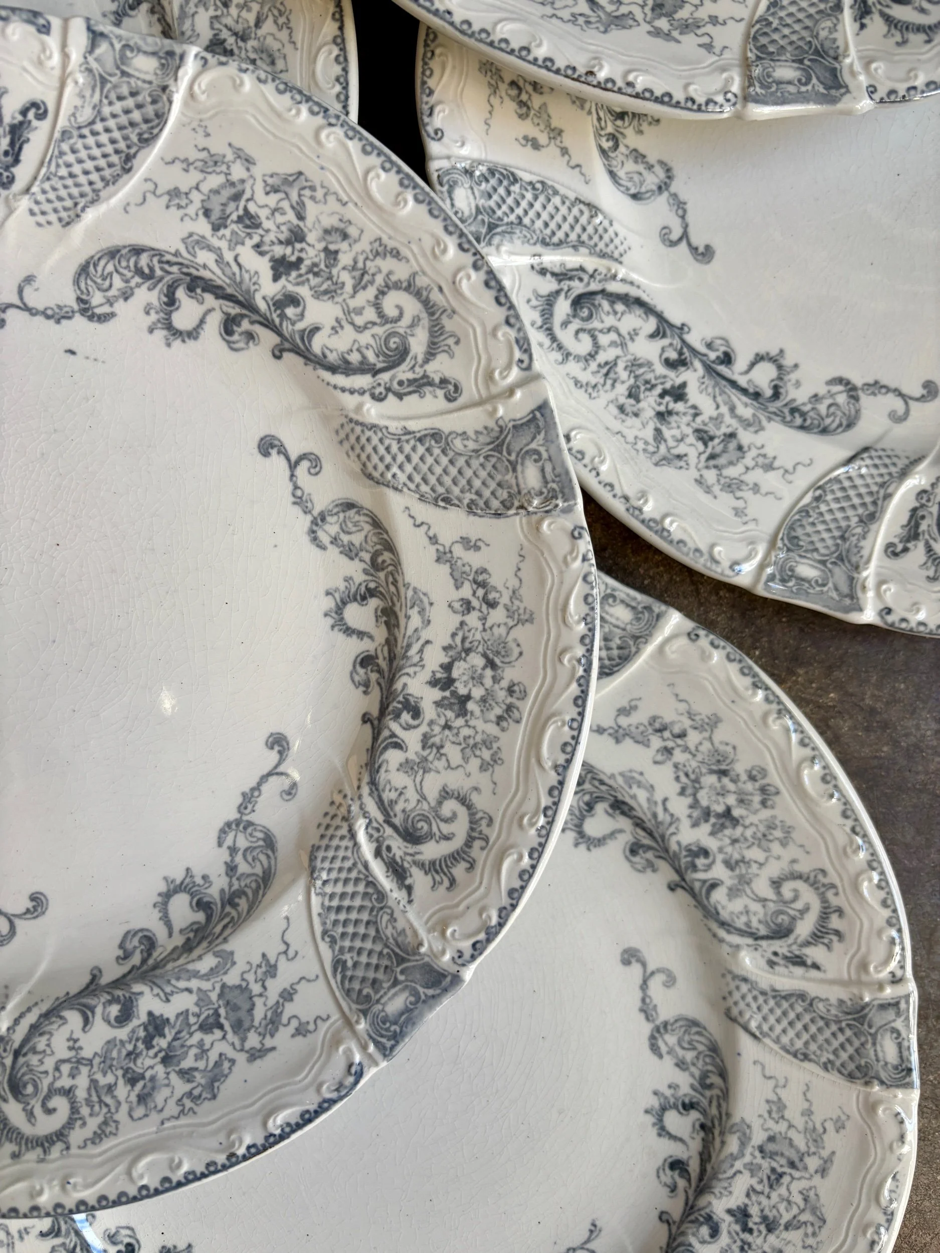 assiettes-dessert-longwy-saint-cloud-terre-fer-blanc-vaisselle-vintage-axs-design-paris-france