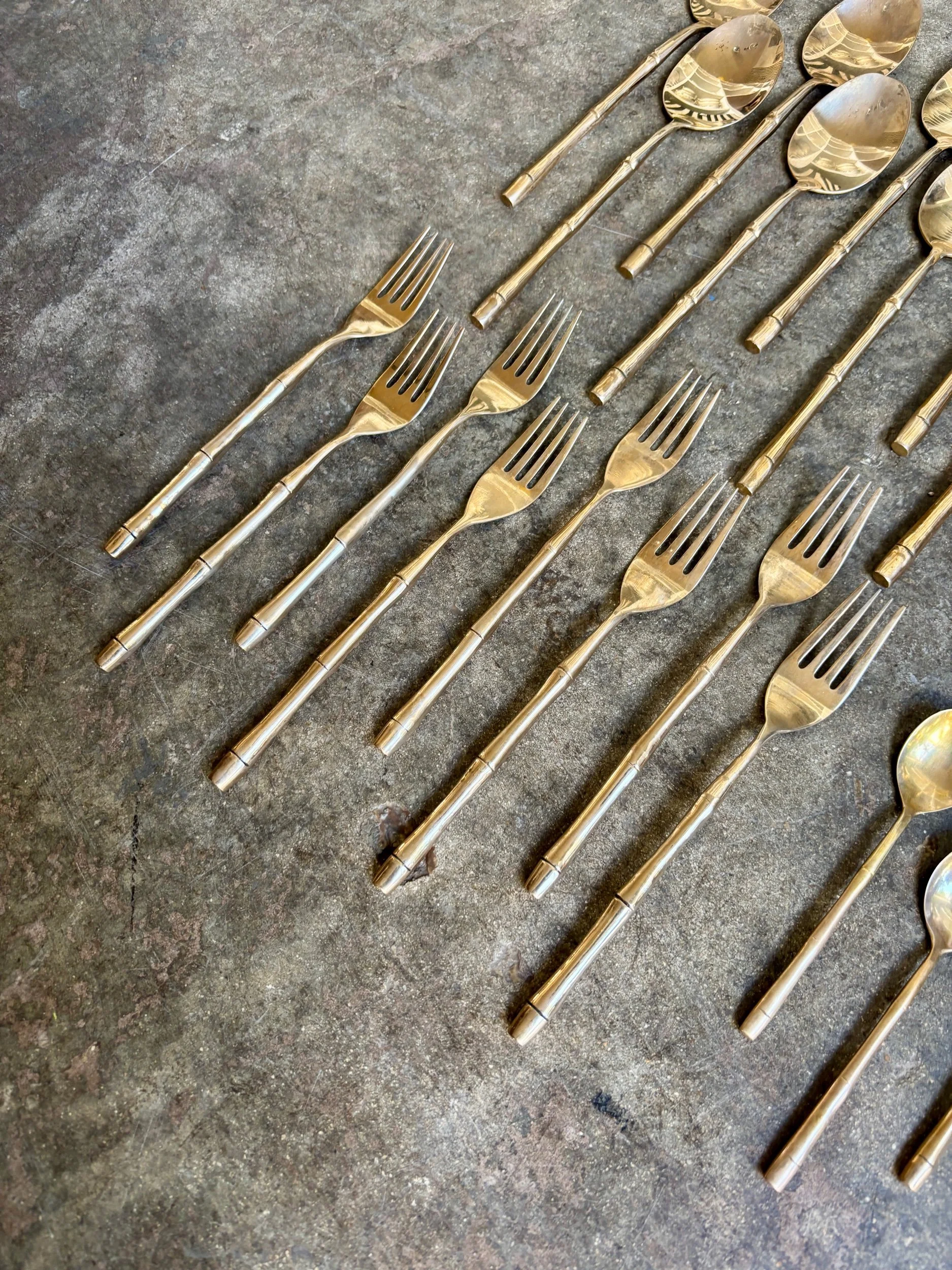 couverts-fourchette-couteau-cuillere-bambou-dore-vintage-axs-design-paris-france