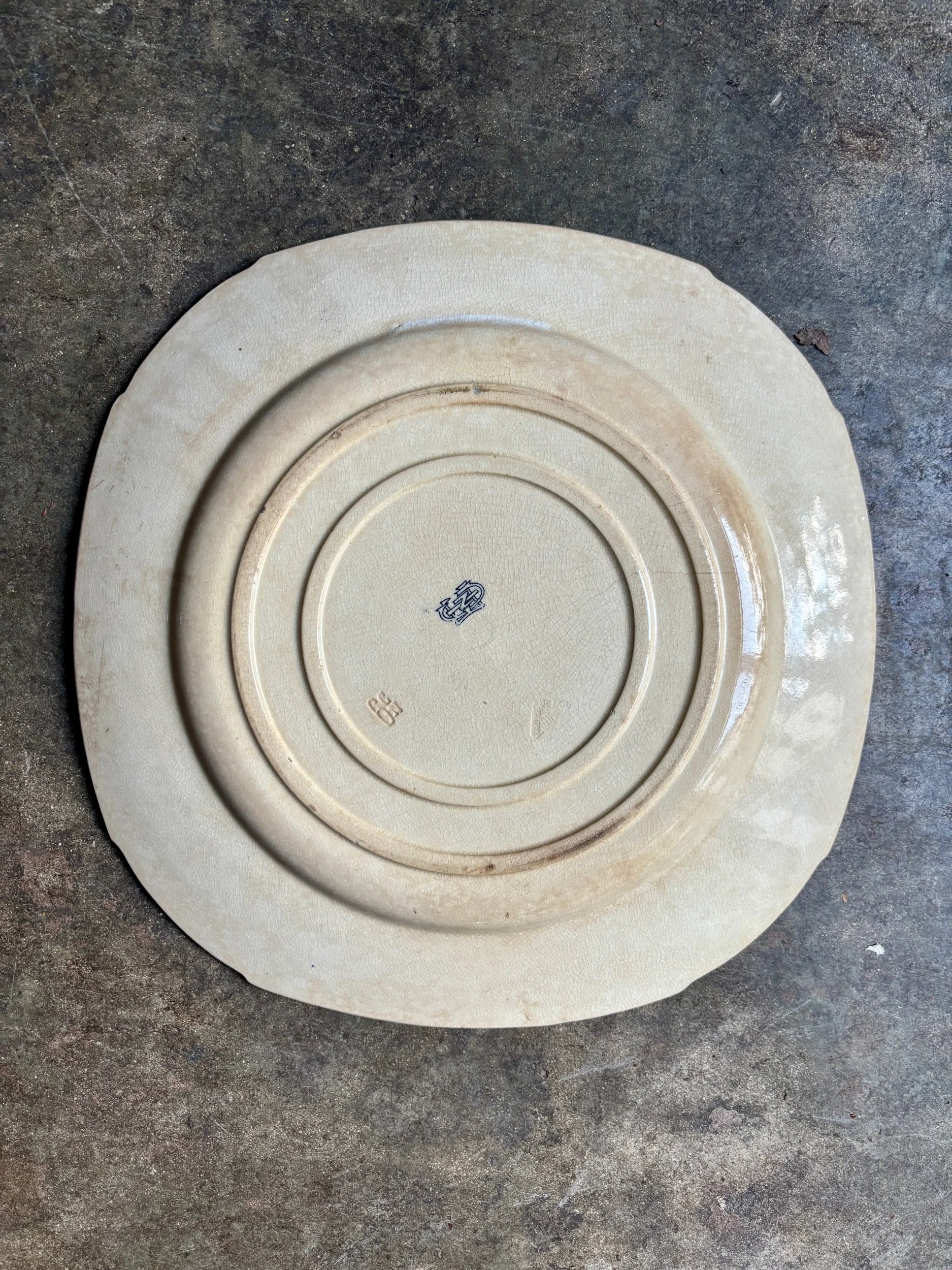 plat-rond-gien-ibis-bleu-terre-de-fer-bleu-vaisselle-axs-design-paris-france