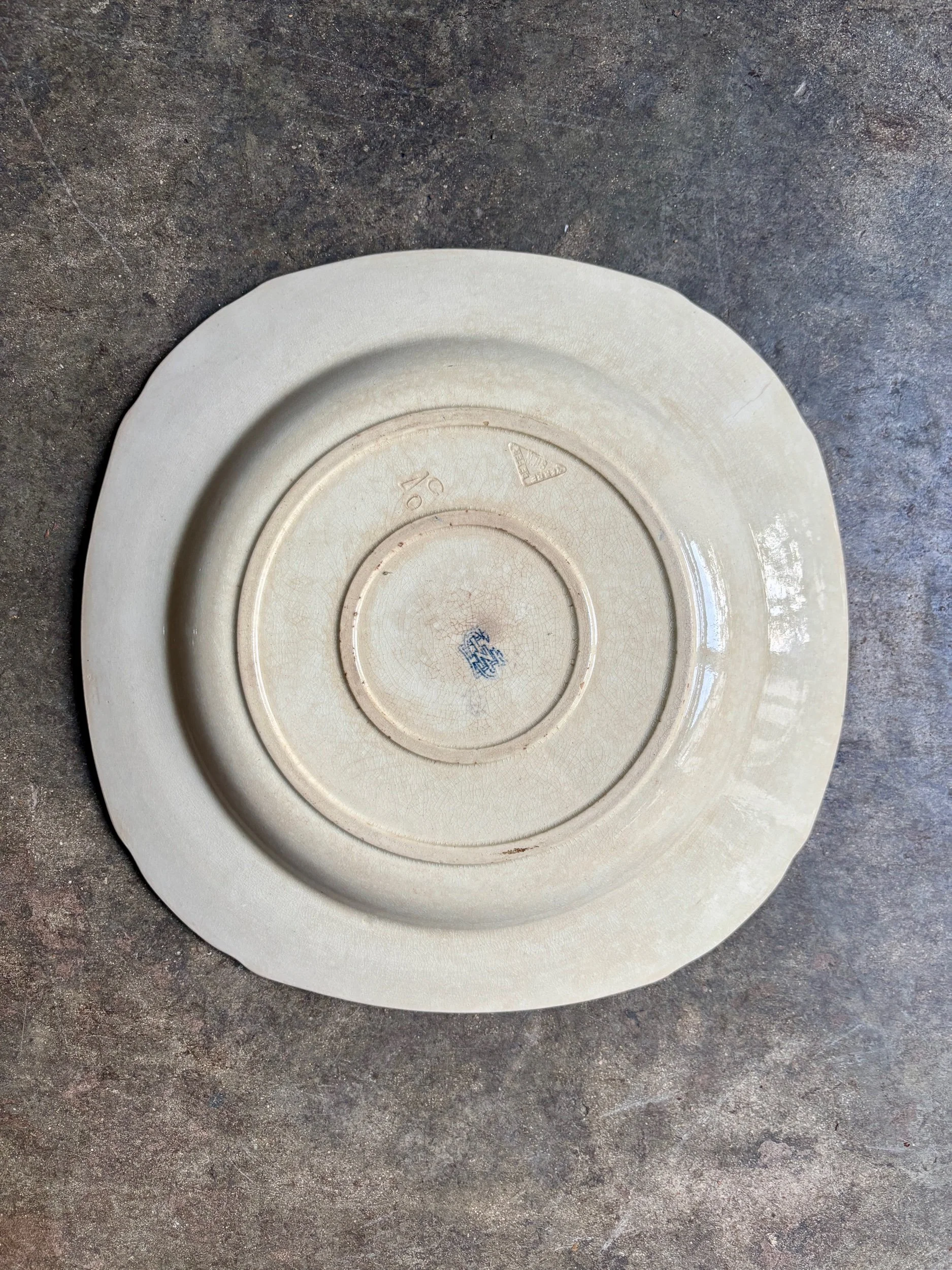 plat-rond-creux-gien-ibis-bleu-terre-de-fer-vaisselle-vintage-axs-design-paris-france