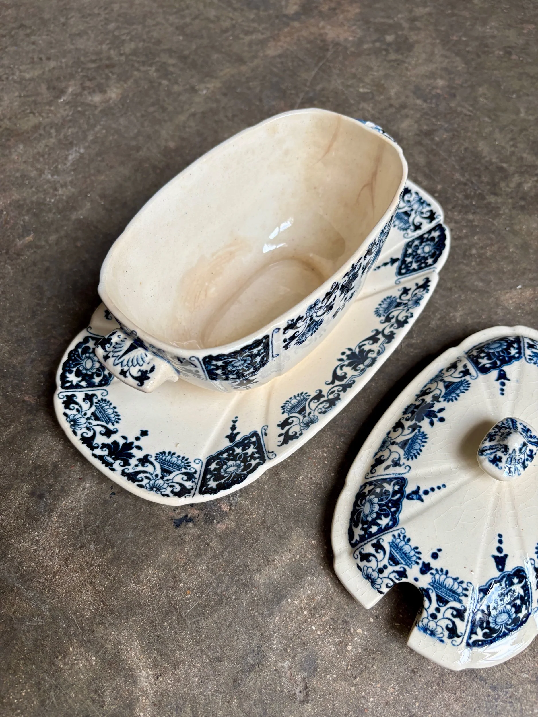 sauciere-couverte-gien-ibis-bleu-terre-de-fer-vaisselle-vintage-axs-design-paris-france