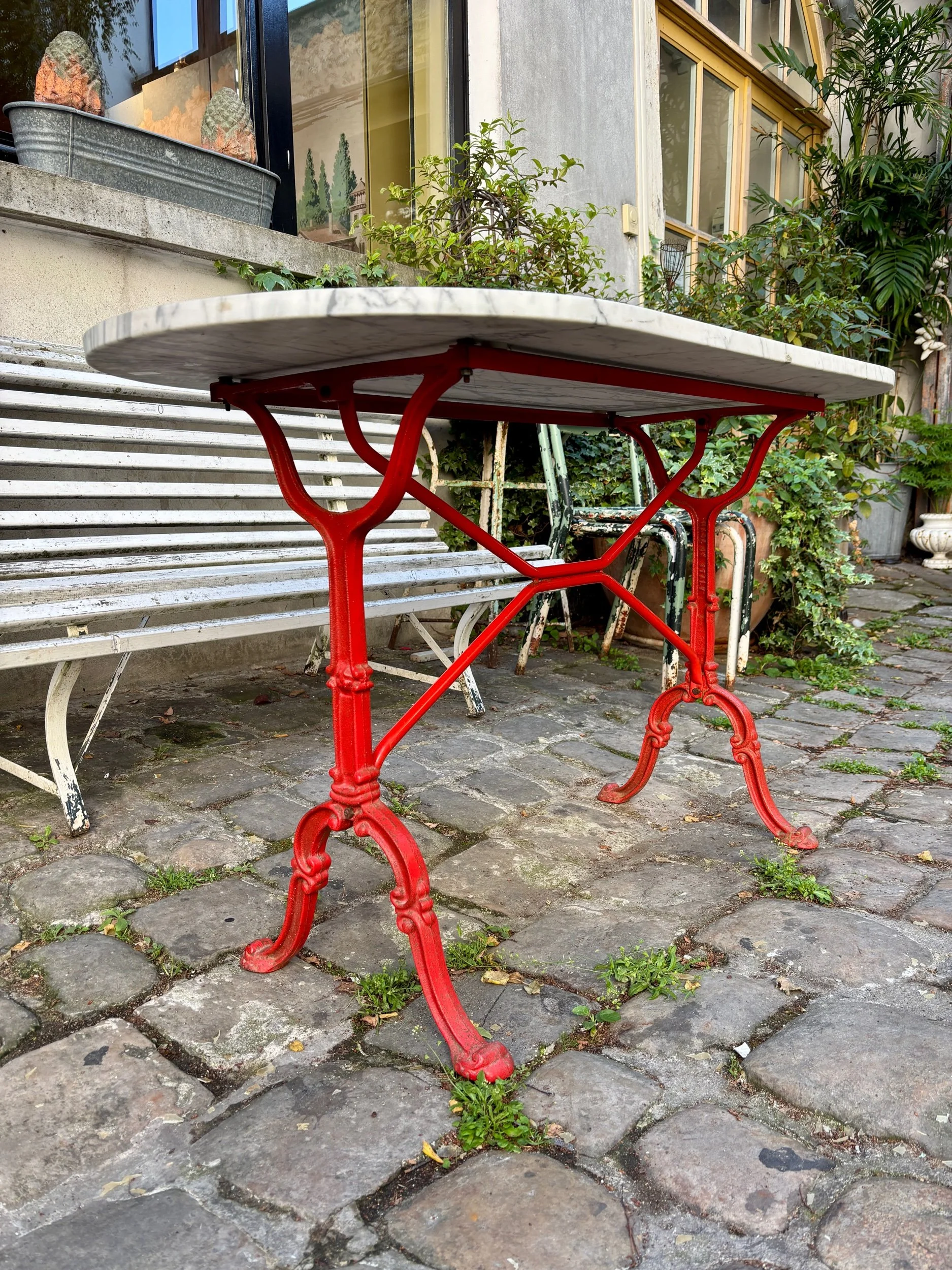 table-bistrot-marbre-fonte-fer-rouge-italie-vintage-axs-design-paris-france