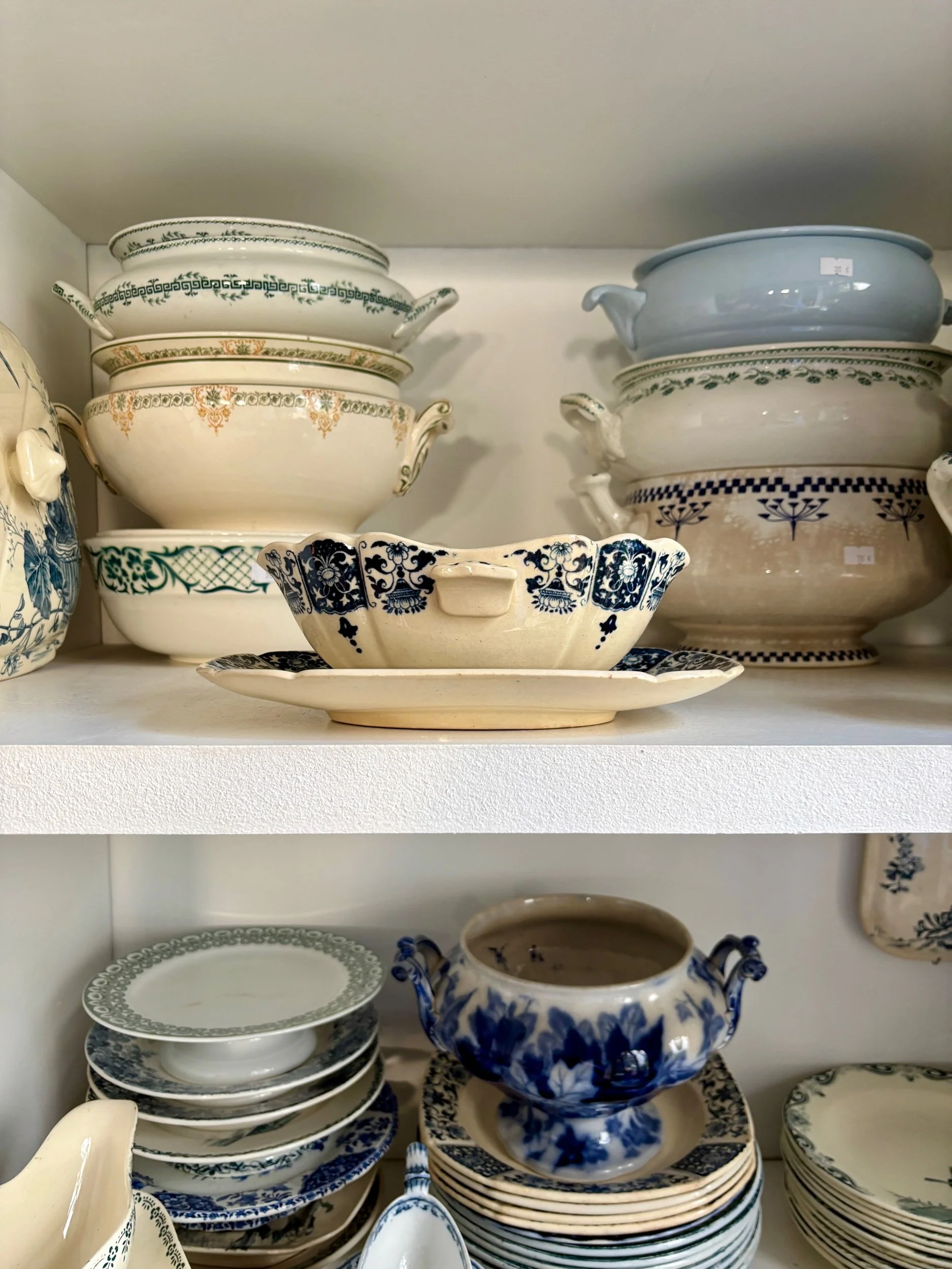 sauciere-gien-ibis-bleu-terre-de-fer-vaisselle-vintage-axs-design-paris-france