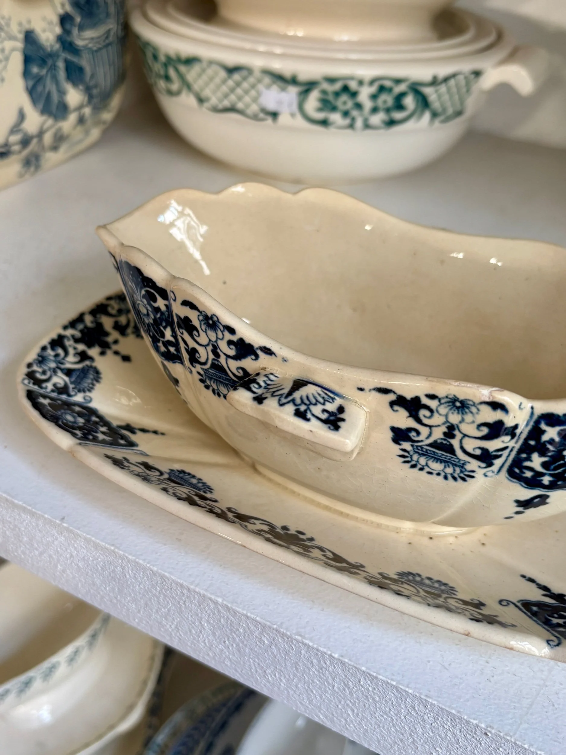 sauciere-gien-ibis-bleu-terre-de-fer-vaisselle-vintage-axs-design-paris-france