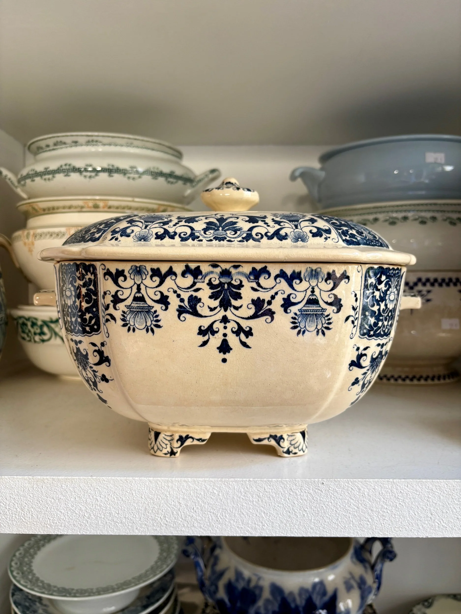 soupiere-gien-ibis-bleu-terre-de-fer-vaisselle-vintage-axs-design-paris-france