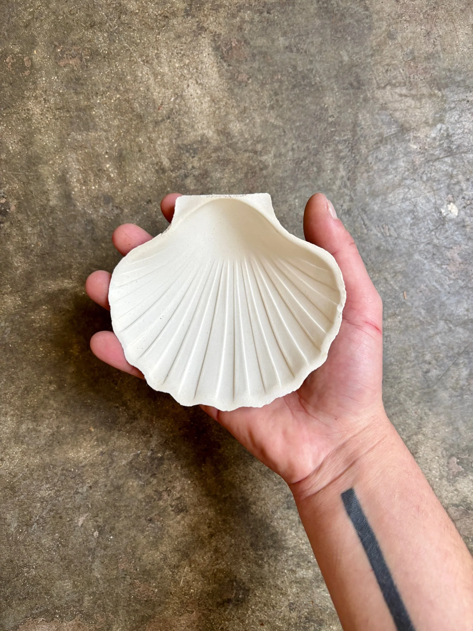 ramequin-coquillage-faience-ceramique-vaisselle-vintage-axs-design-paris-france