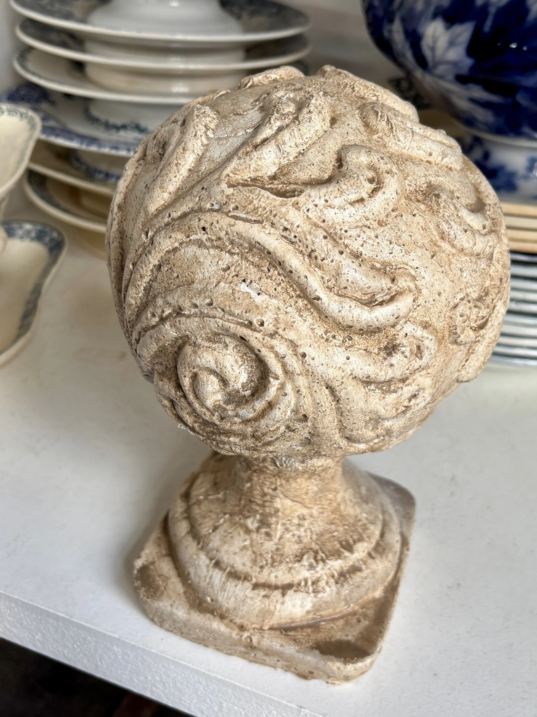 boule-ornement-beton-jardin-hiver-decoration-axs-design-paris-france