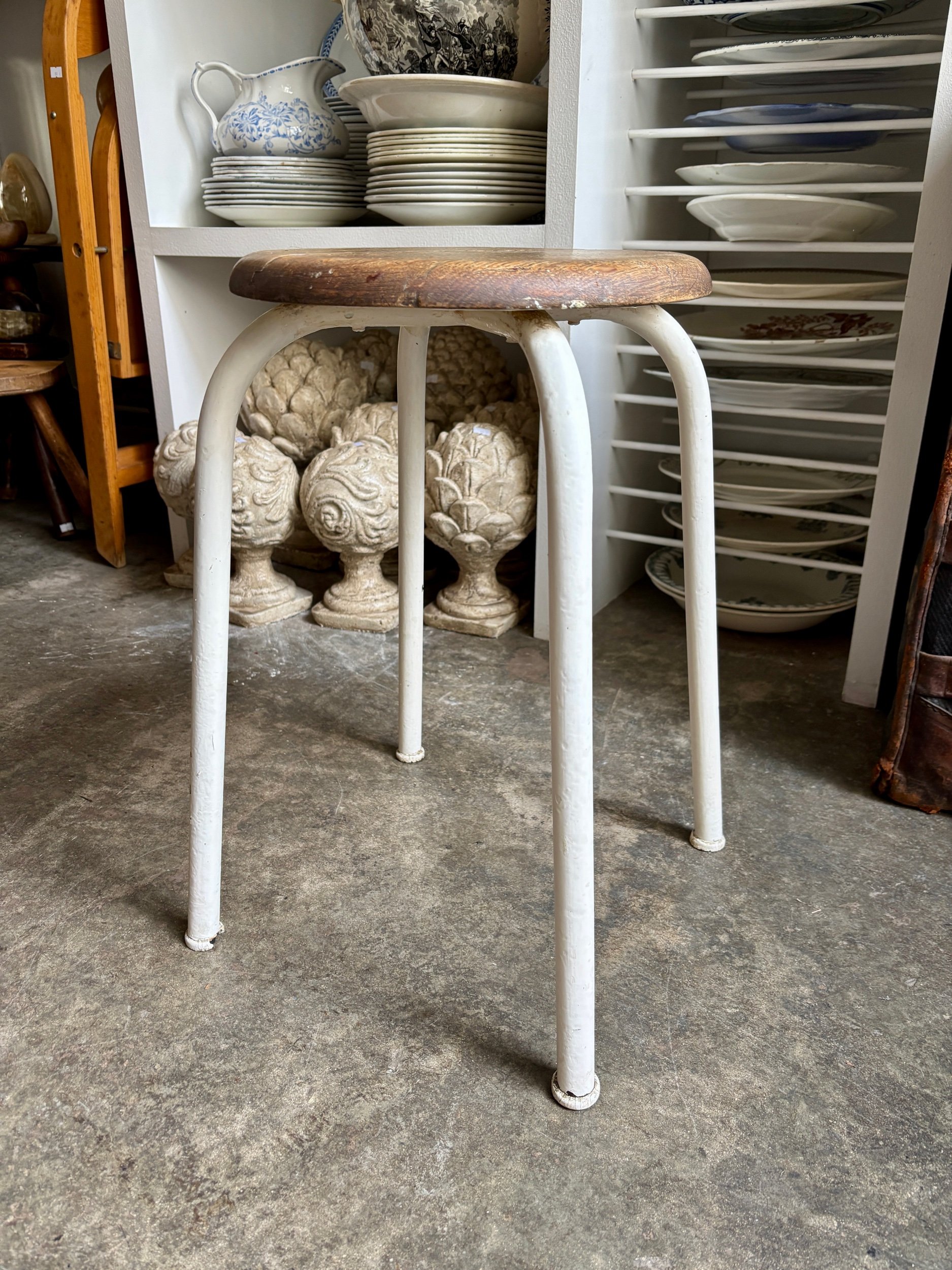 tabouret-metal-tubulaire-blanc-bois-assise-vintage-axs-design-paris-france