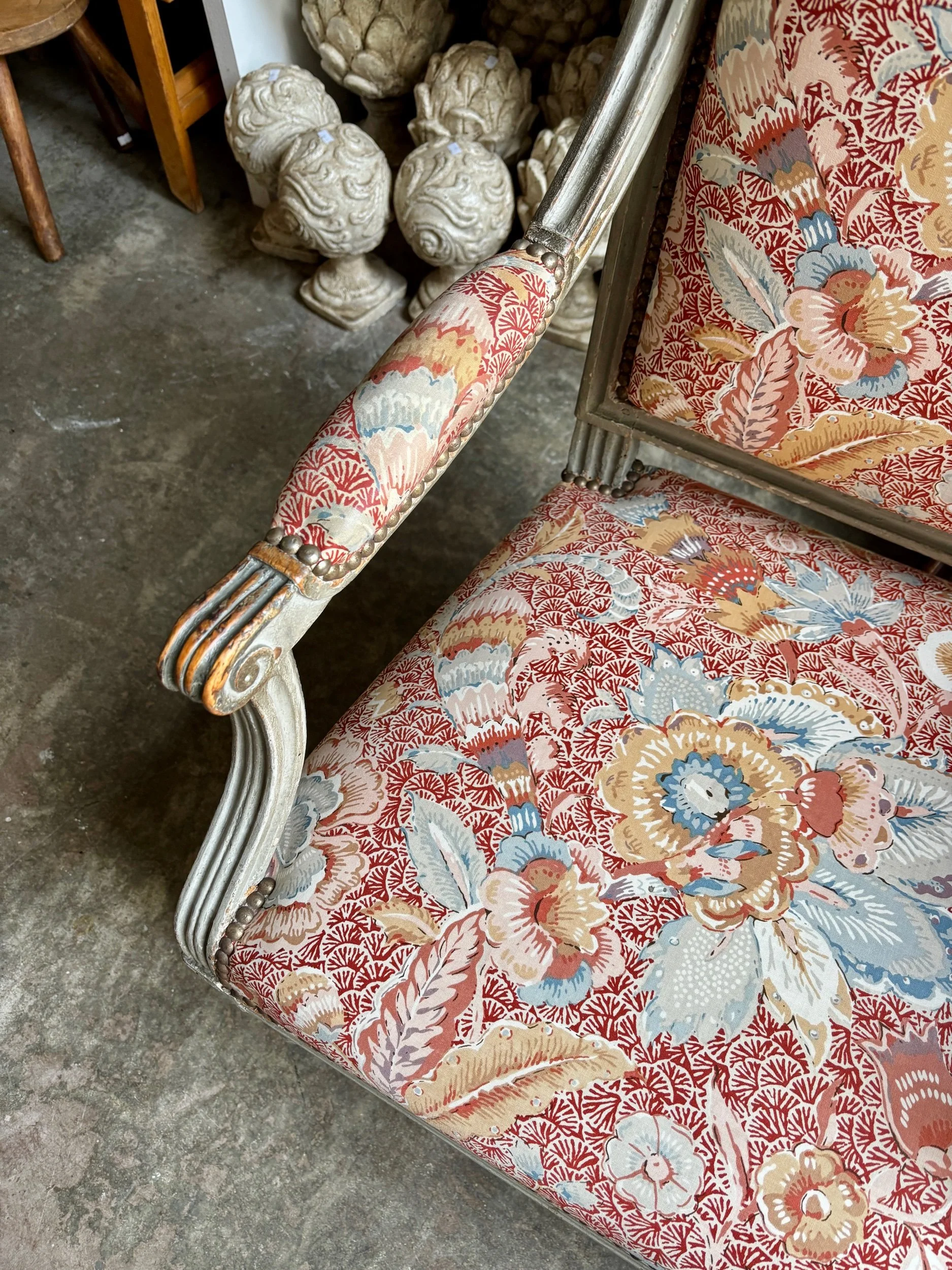 fauteuil-louis-xvi-bois-gris-tissu-indienne-assise-vintage-antique-axs-design-paris-france