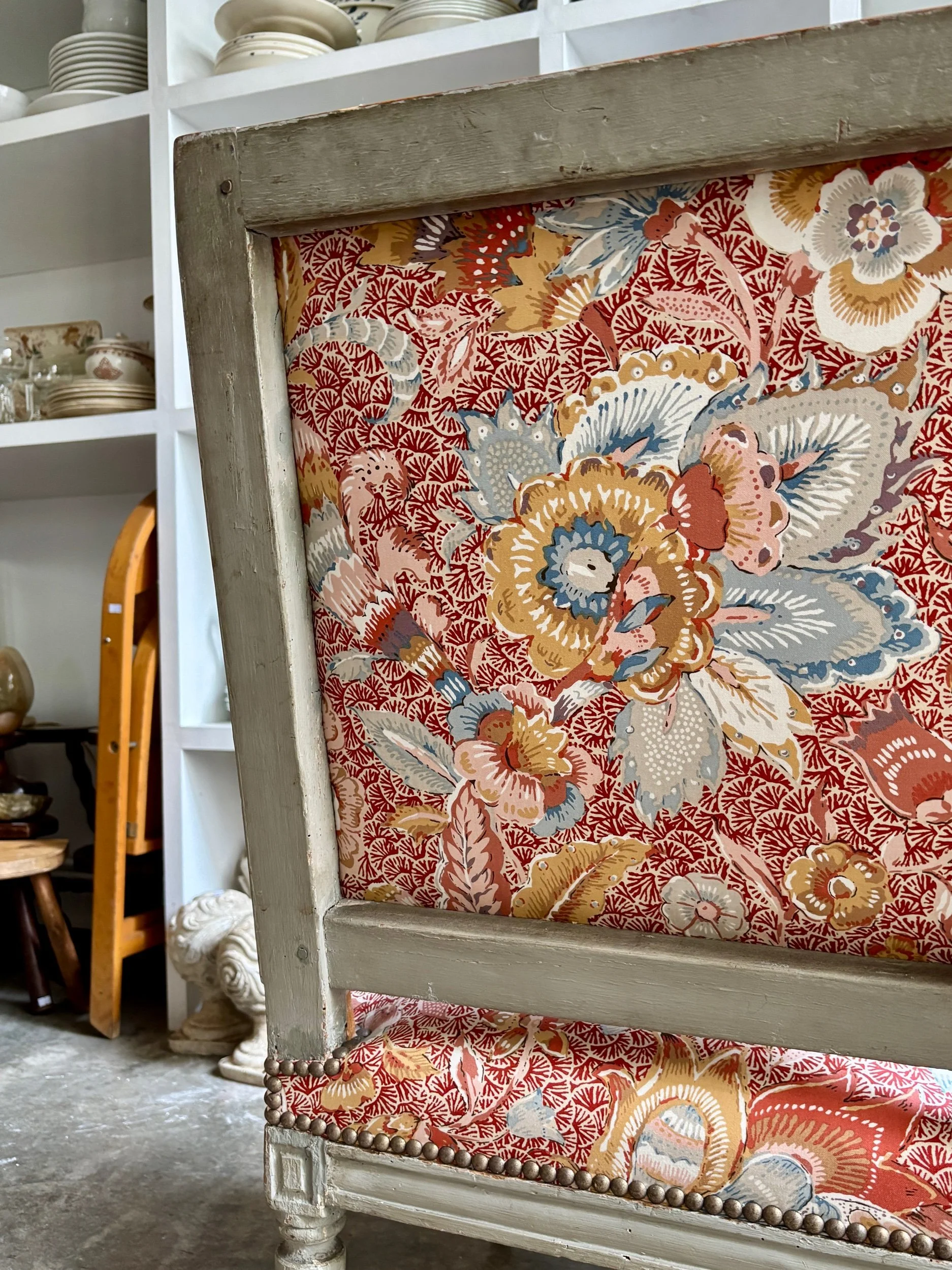 fauteuil-louis-xvi-bois-gris-tissu-indienne-assise-vintage-antique-axs-design-paris-france