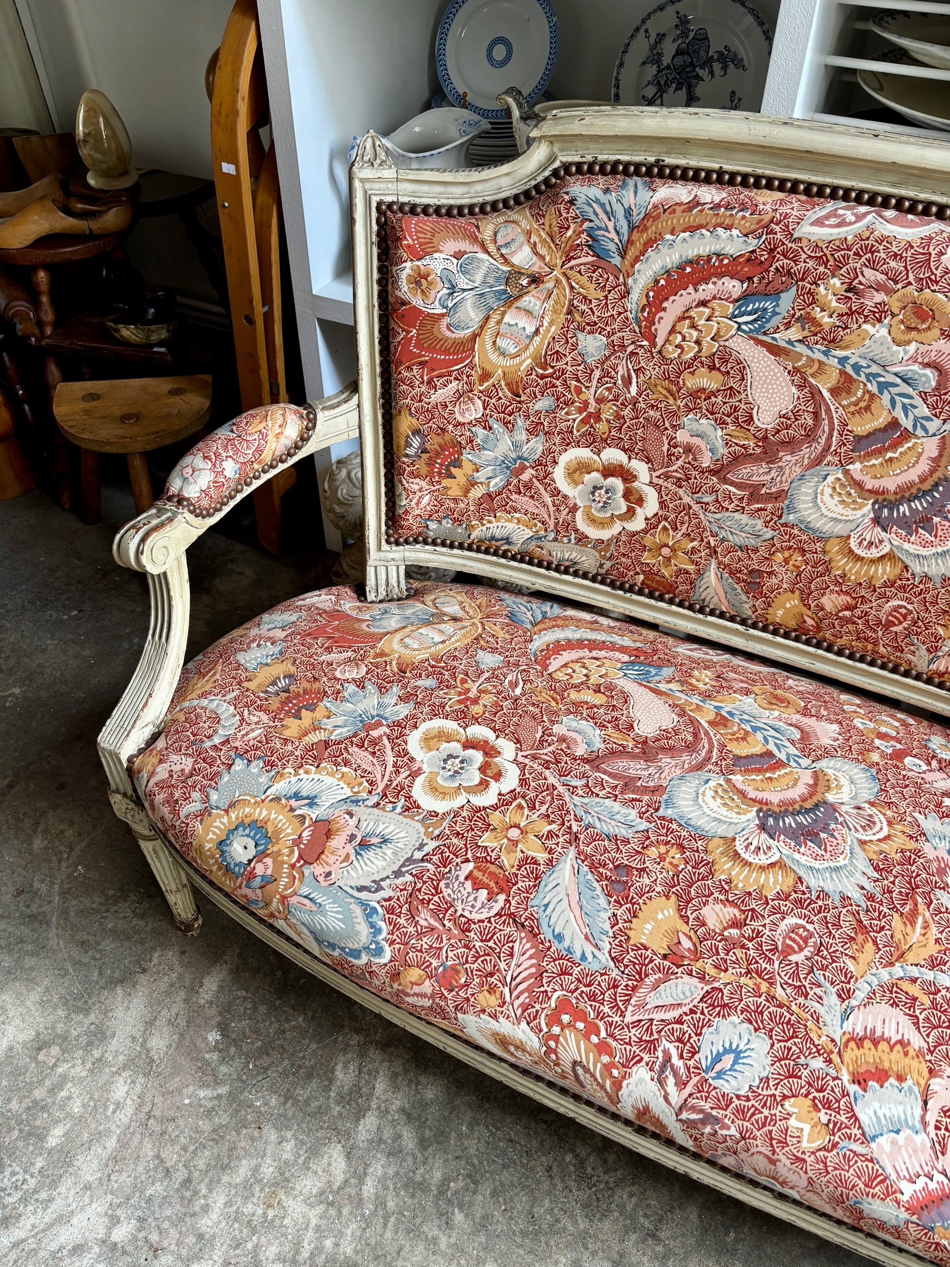 banquette-louis-xvi-bois-gris-tissu-indienne-assise-vintage-antique-axs-design-paris-france
