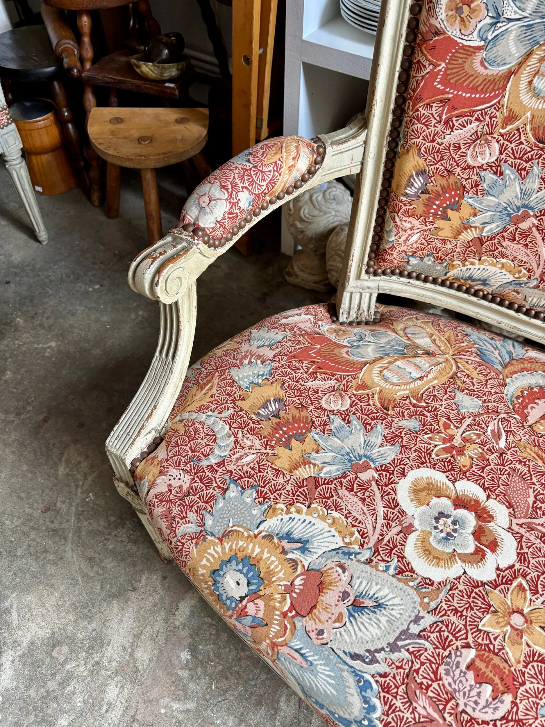 banquette-louis-xvi-bois-gris-tissu-indienne-assise-vintage-antique-axs-design-paris-france