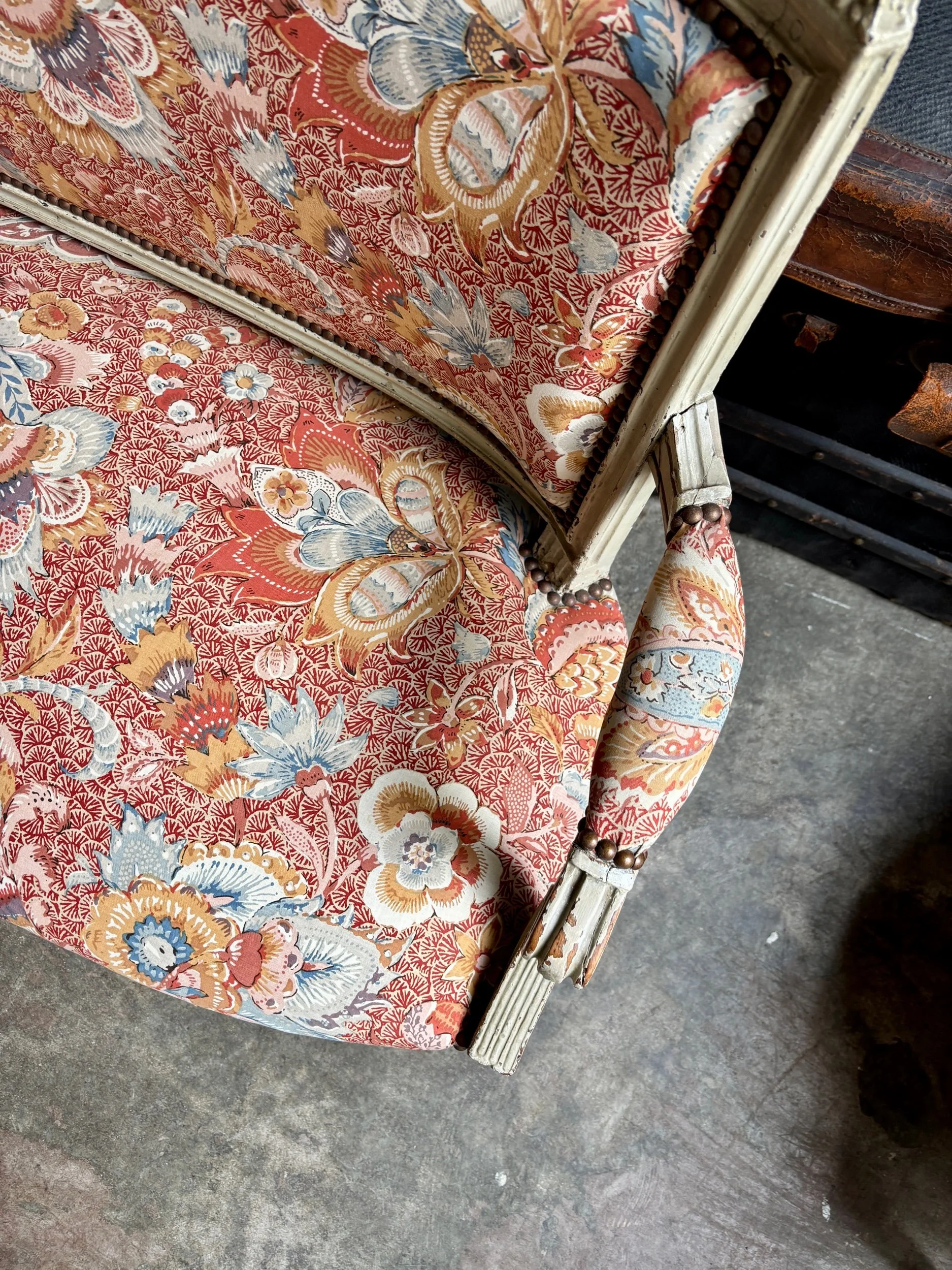 banquette-louis-xvi-bois-gris-tissu-indienne-assise-vintage-antique-axs-design-paris-france