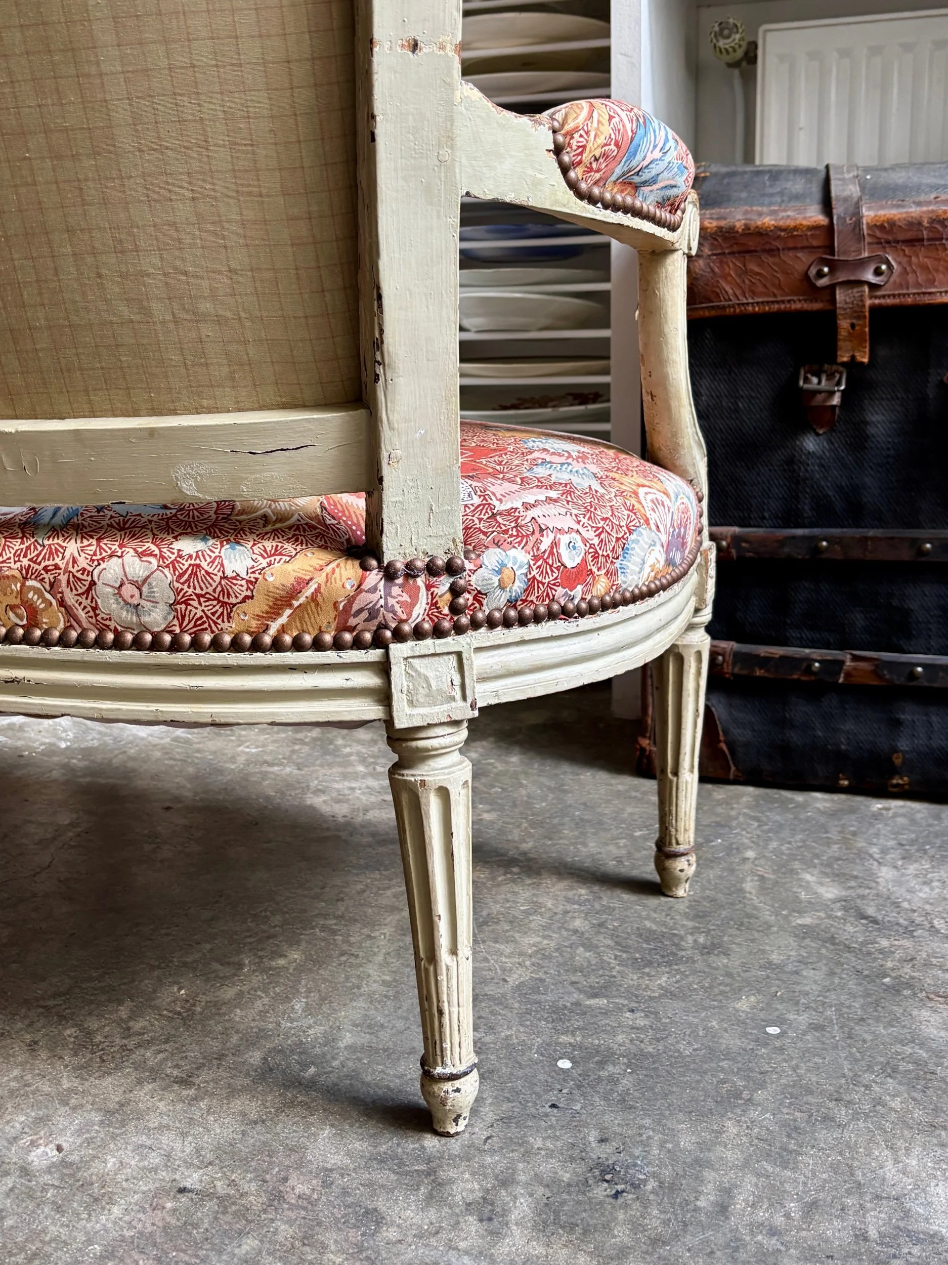banquette-louis-xvi-bois-gris-tissu-indienne-assise-vintage-antique-axs-design-paris-france
