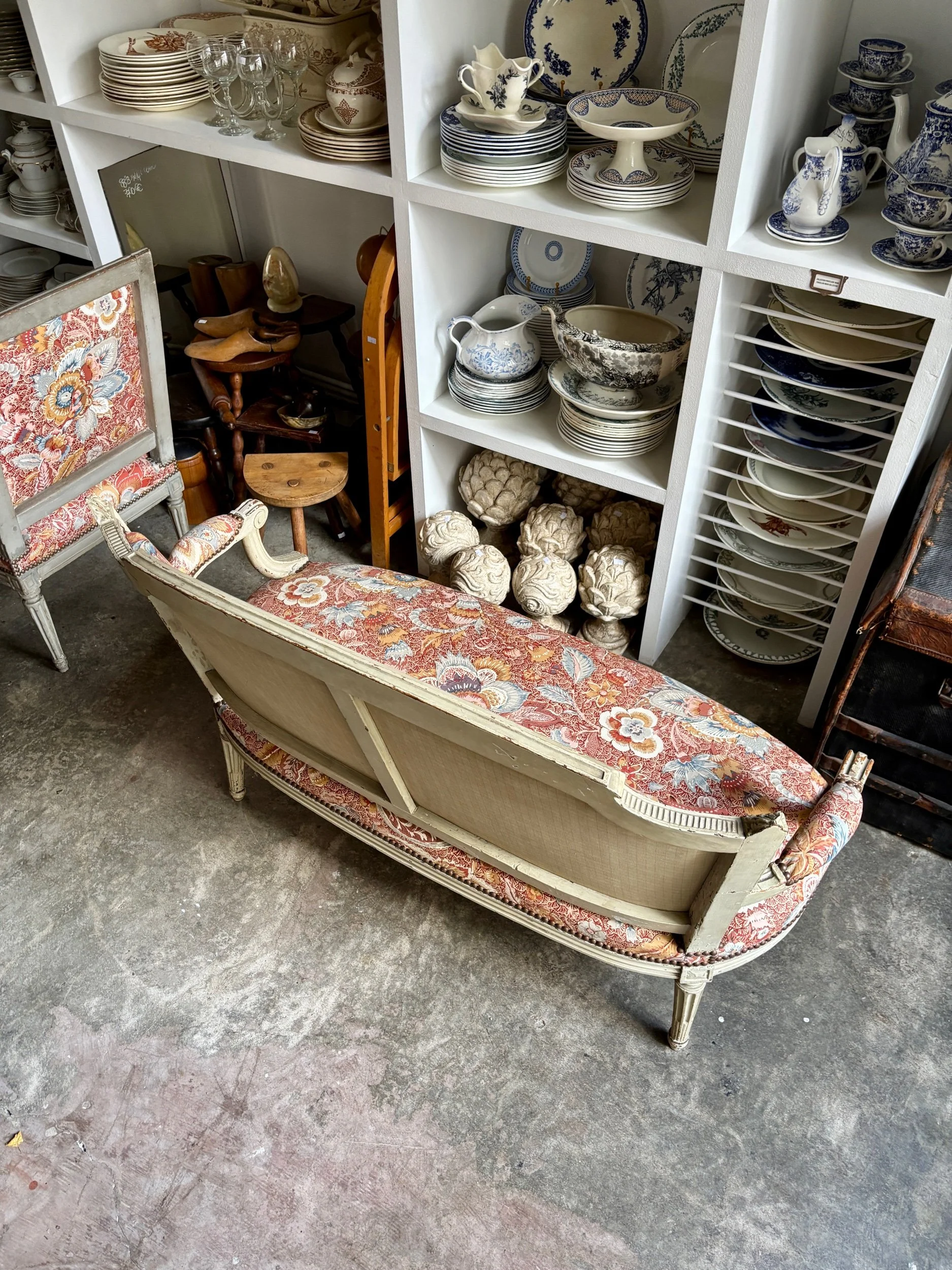 banquette-louis-xvi-bois-gris-tissu-indienne-assise-vintage-antique-axs-design-paris-france