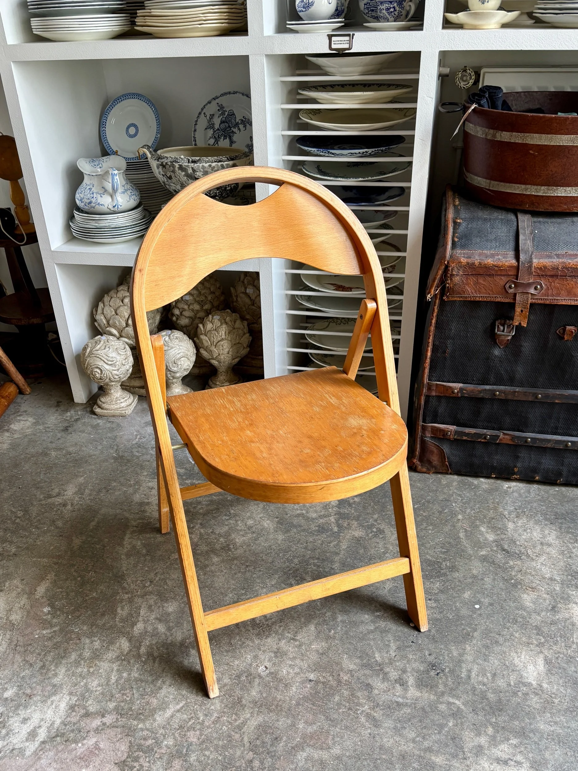 Chaise pliante en bois clair