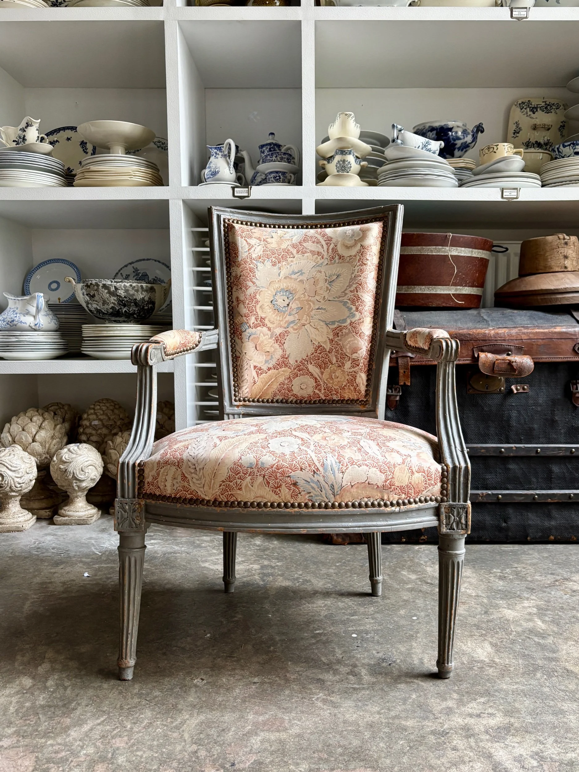 Fauteuil d'époque Louis XVI, tissus indienne n°2