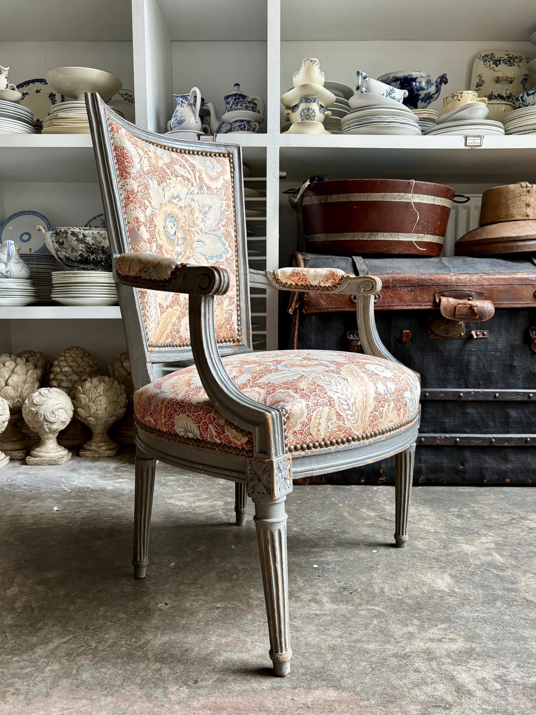 fauteuil-louis-xvi-2-coton-indienne-assise-classique-vintage-axs-design-paris-france
