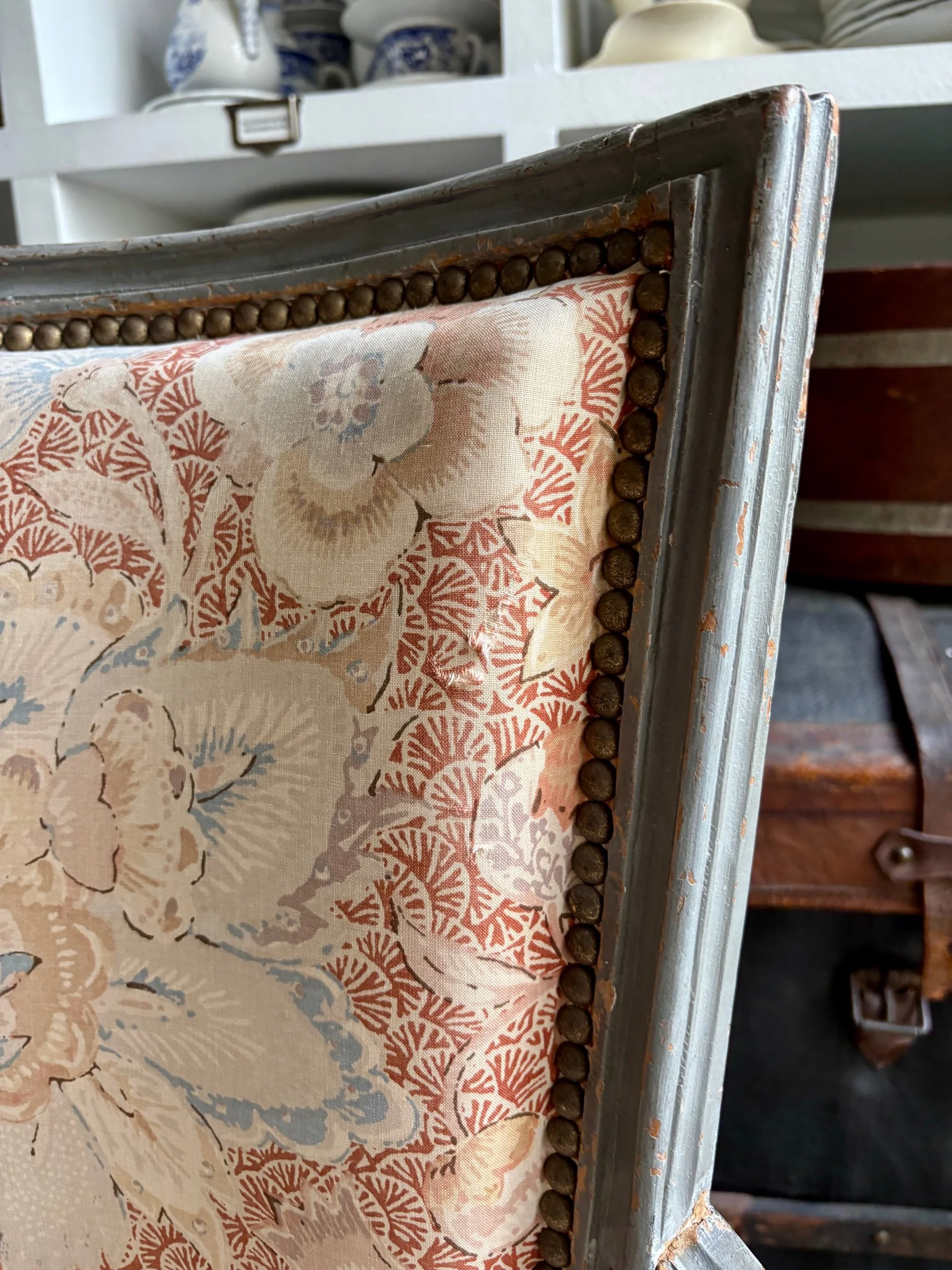fauteuil-louis-xvi-2-coton-indienne-assise-classique-vintage-axs-design-paris-france