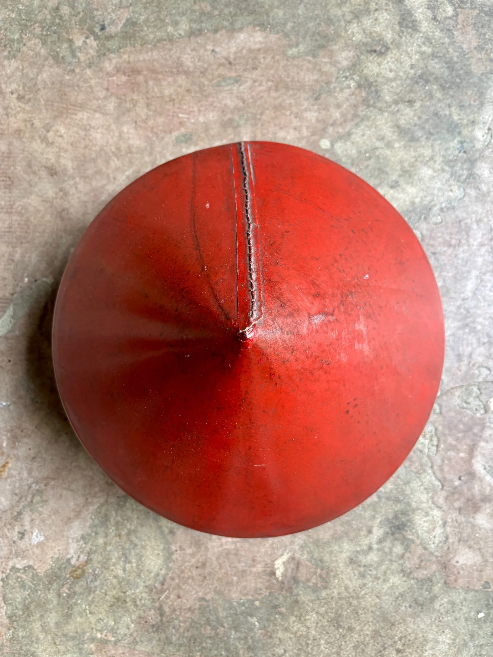 boite-chapeau-2-cuir-rouge-chine-xix-eme-decoration-vintage-axs-design-paris-france
