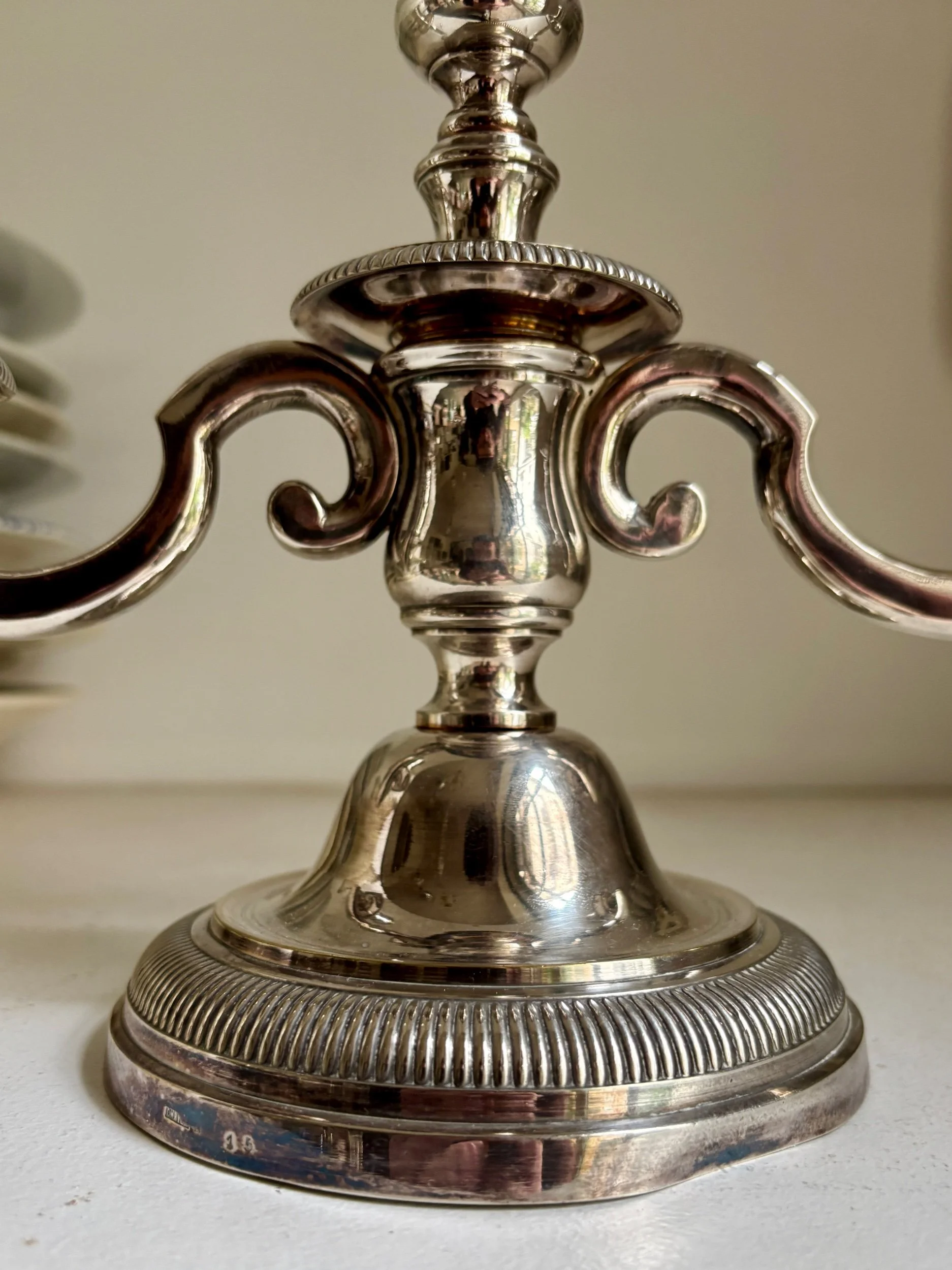 paire-chandeliers-metal-argente-decoration-vintage-axs-design-paris-france