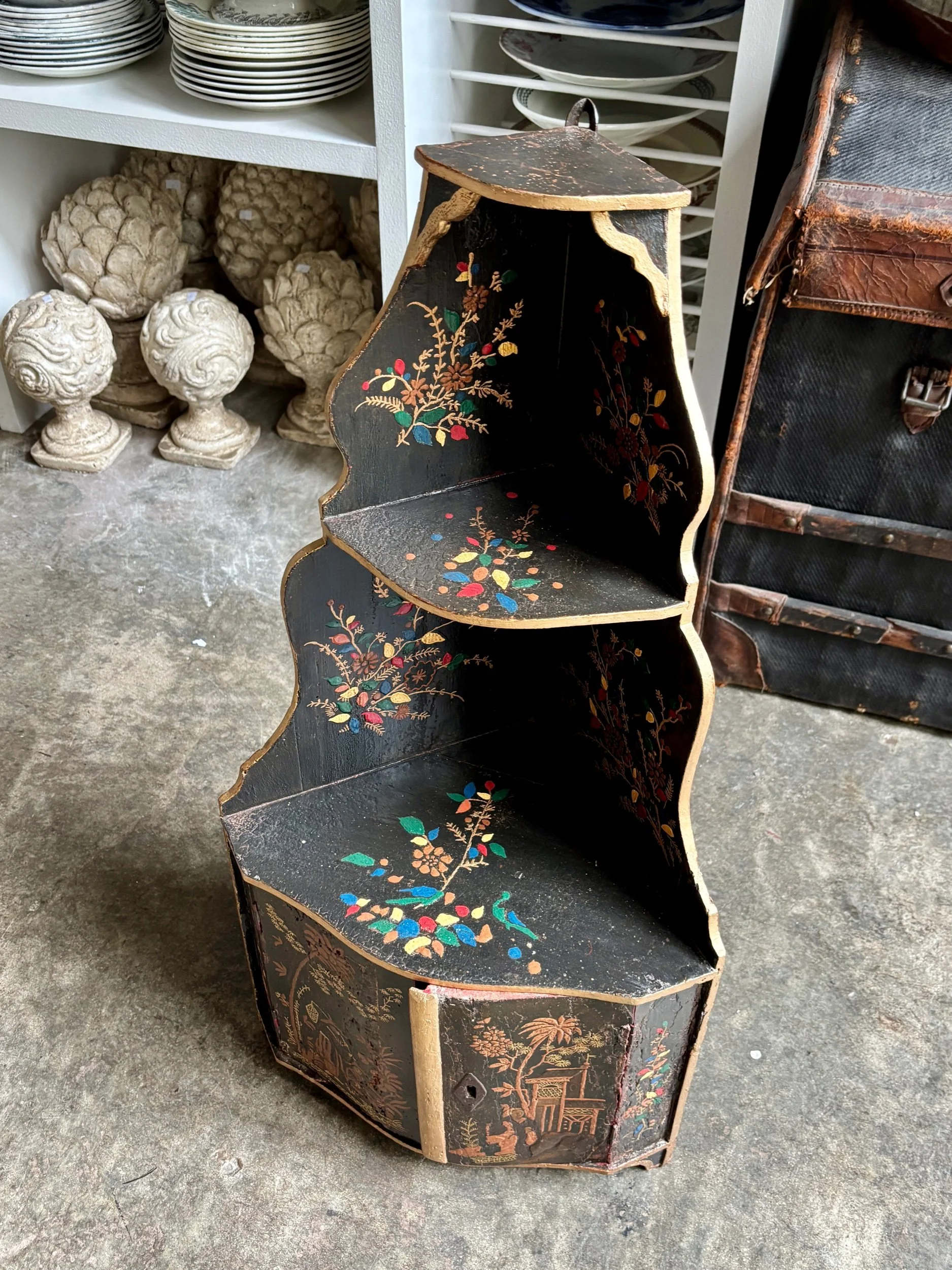 encoignure-bois-noir-rouge-dore-meuble-rangement-antique-vintage-axs-design-paris-france