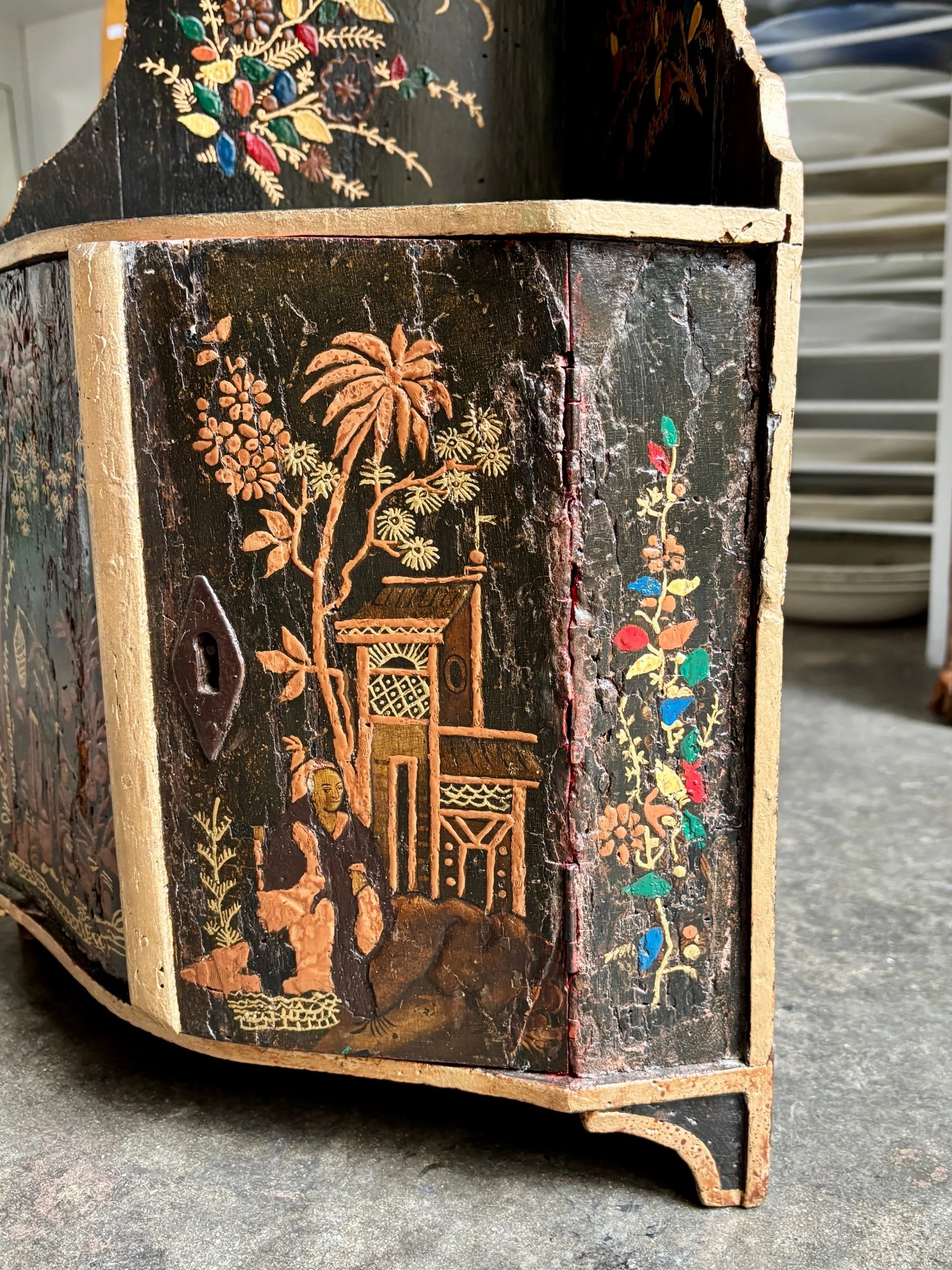 encoignure-bois-noir-rouge-dore-meuble-rangement-antique-vintage-axs-design-paris-france