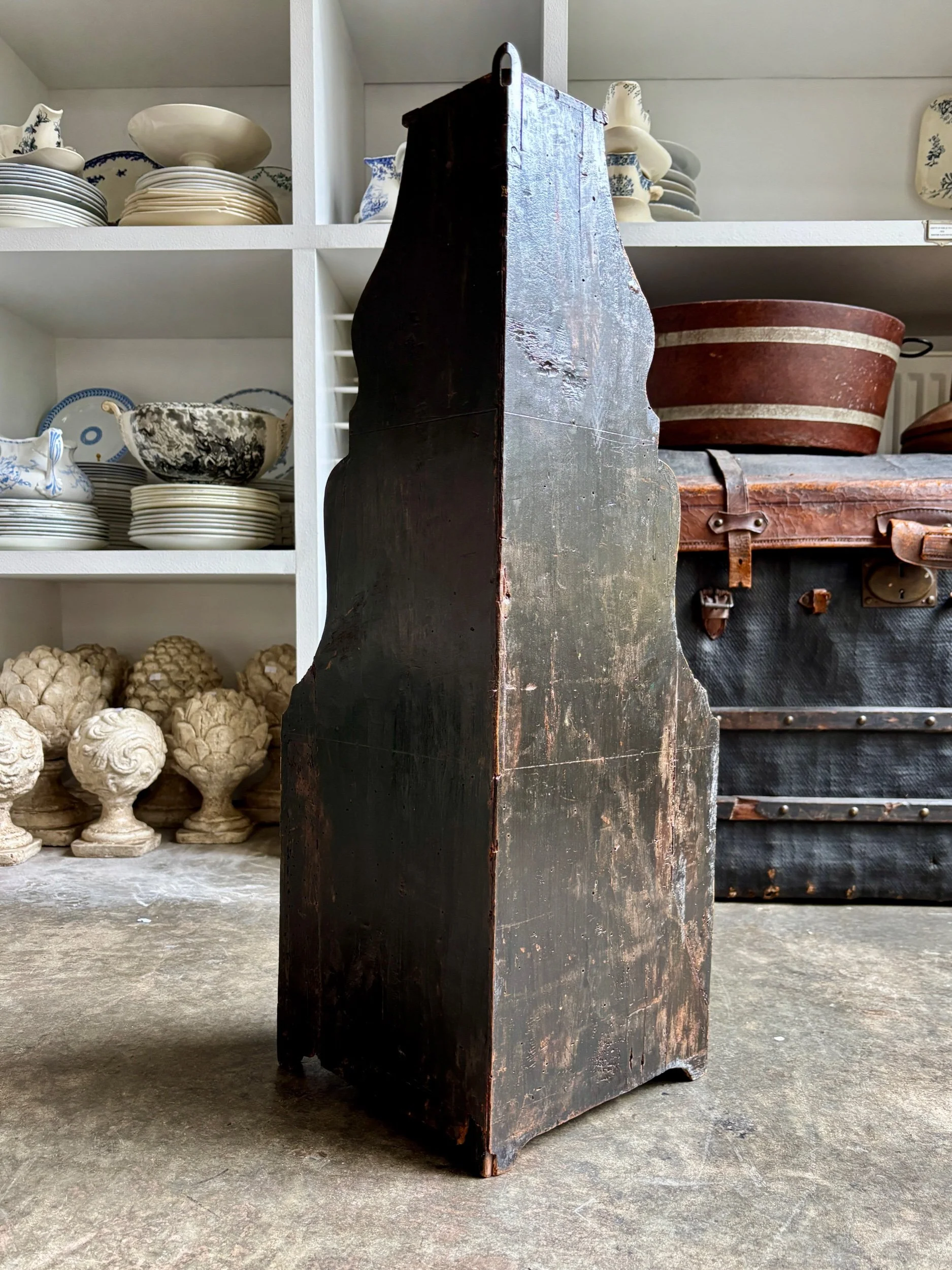 encoignure-bois-noir-rouge-dore-meuble-rangement-antique-vintage-axs-design-paris-france