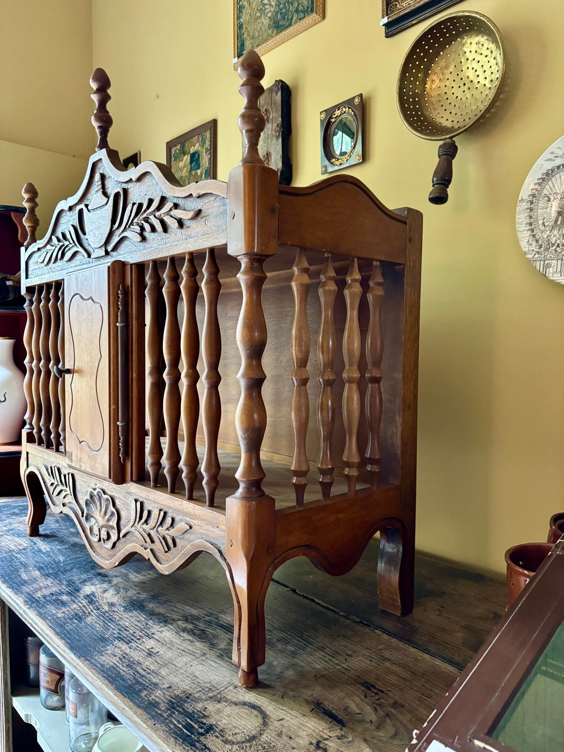 panetiere-provencale-bois-mobilier-regional-meuble-vintage-axs-design-paris-france