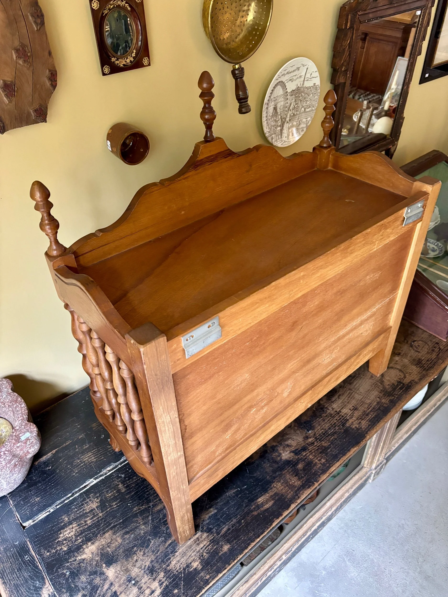 panetiere-provencale-bois-mobilier-regional-meuble-vintage-axs-design-paris-france