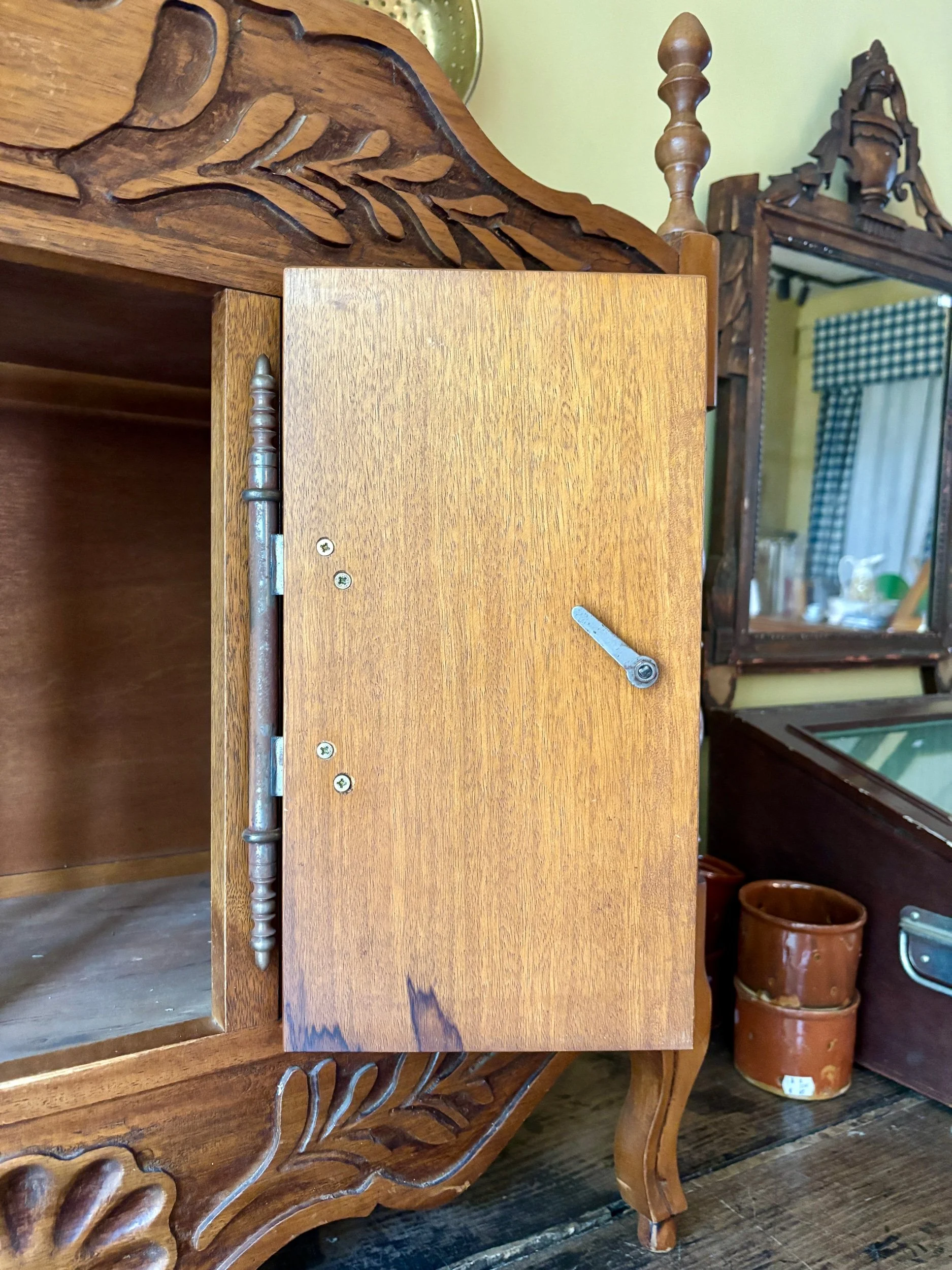 panetiere-provencale-bois-mobilier-regional-meuble-vintage-axs-design-paris-france