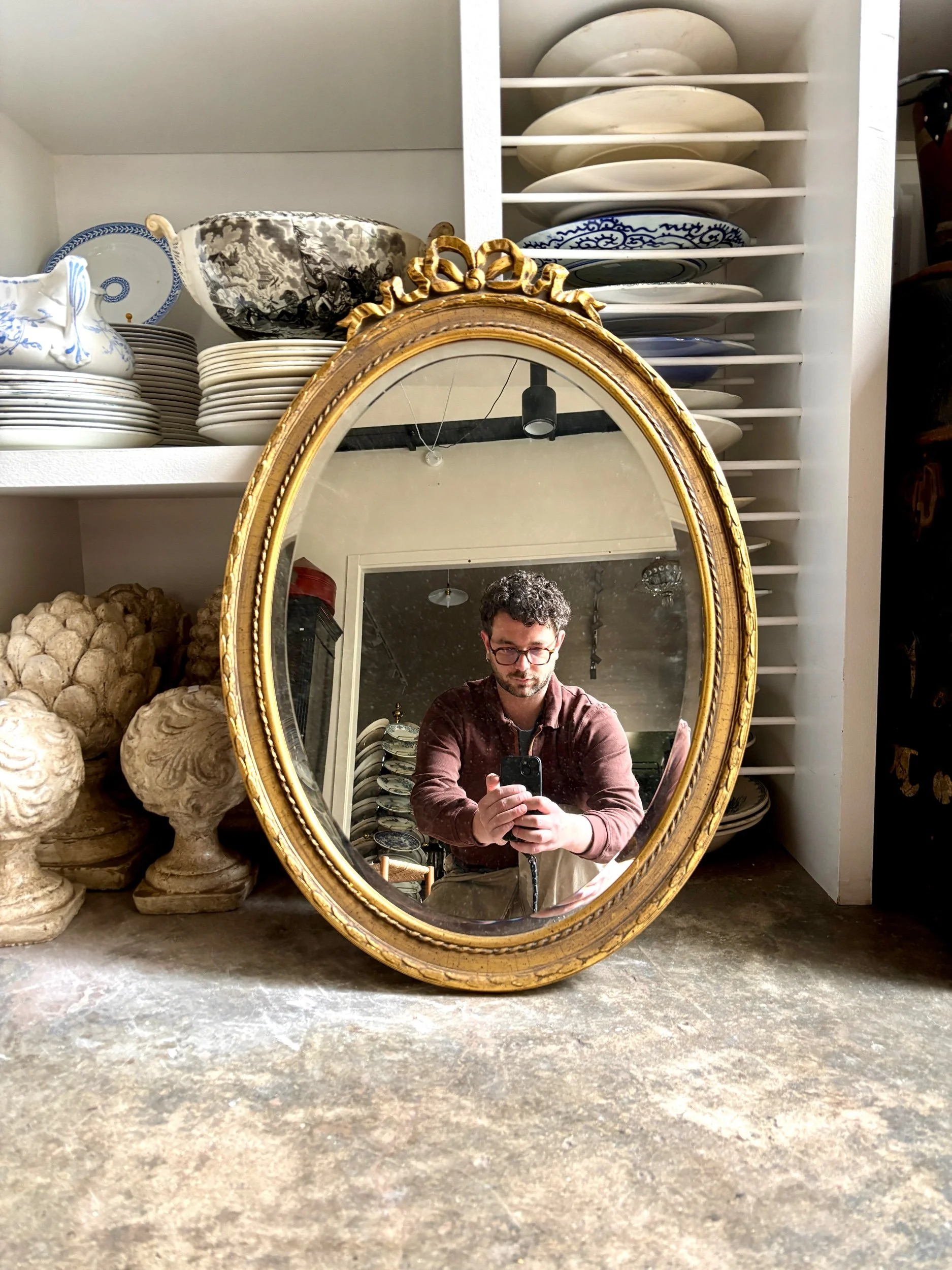 miroir-ovale-dore-noeud-deknudt-belgique-decoration-vintage-axs-design-paris-france
