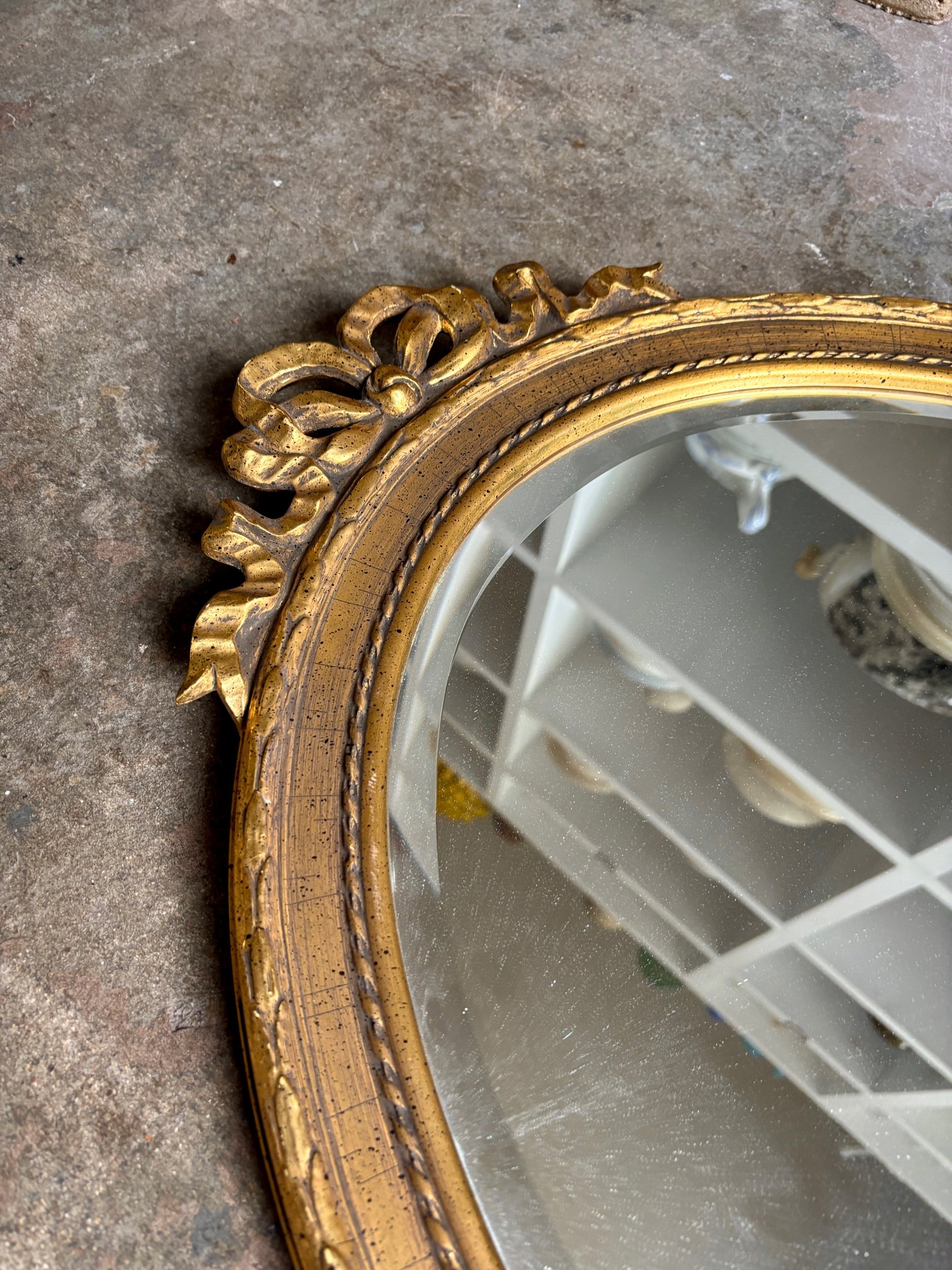 miroir-ovale-dore-noeud-deknudt-belgique-decoration-vintage-axs-design-paris-france
