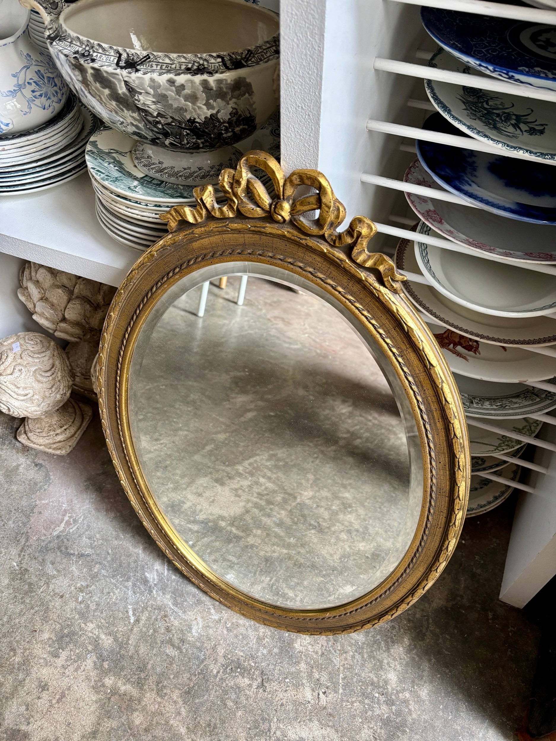 miroir-ovale-dore-noeud-deknudt-belgique-decoration-vintage-axs-design-paris-france