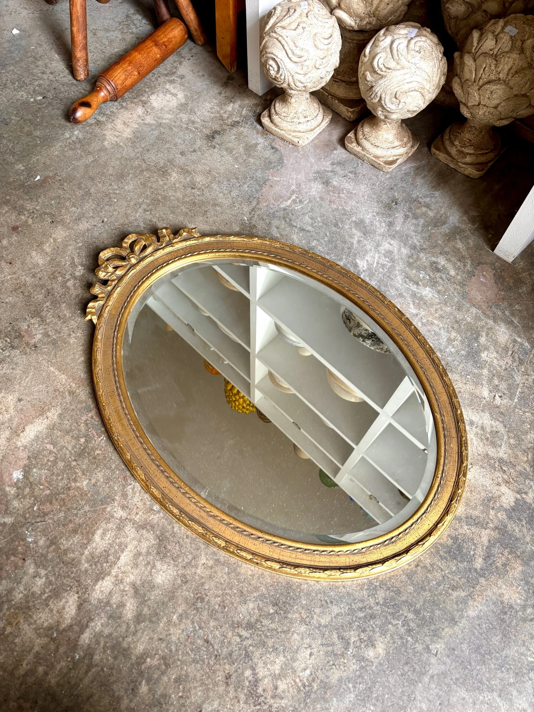 miroir-ovale-dore-noeud-deknudt-belgique-decoration-vintage-axs-design-paris-france