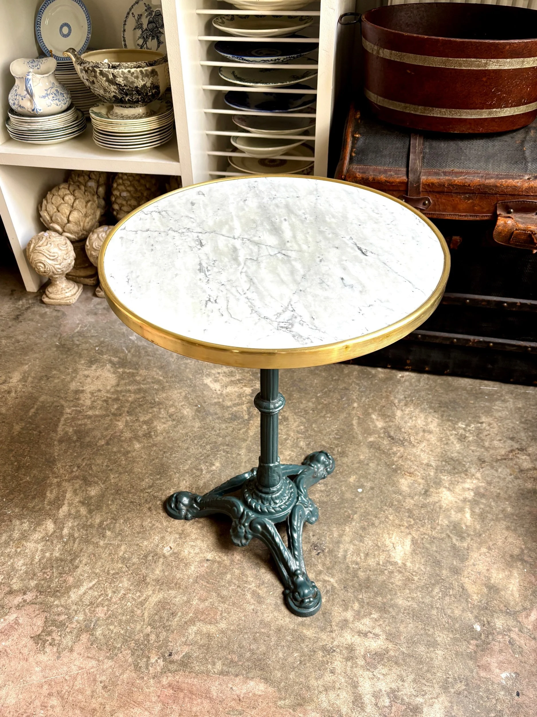 table-bistrot-marbre-blanc-fonte-fer-vert-vintage-axs-design-paris-france