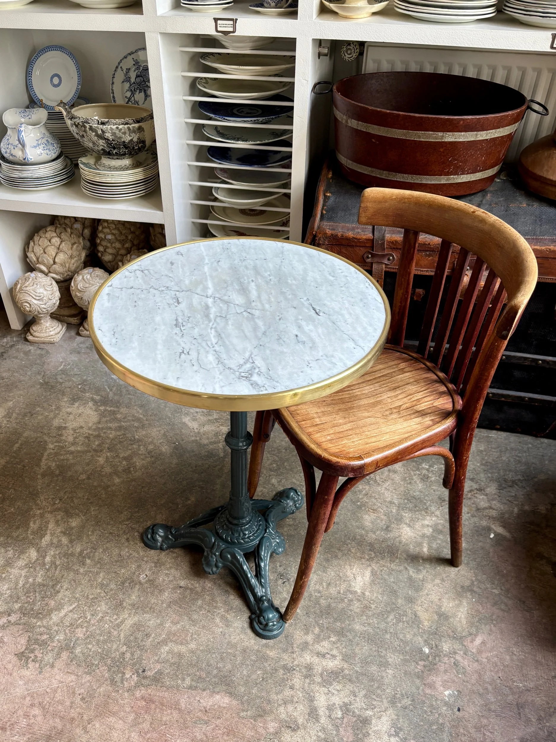 table-bistrot-marbre-blanc-fonte-fer-vert-vintage-axs-design-paris-france
