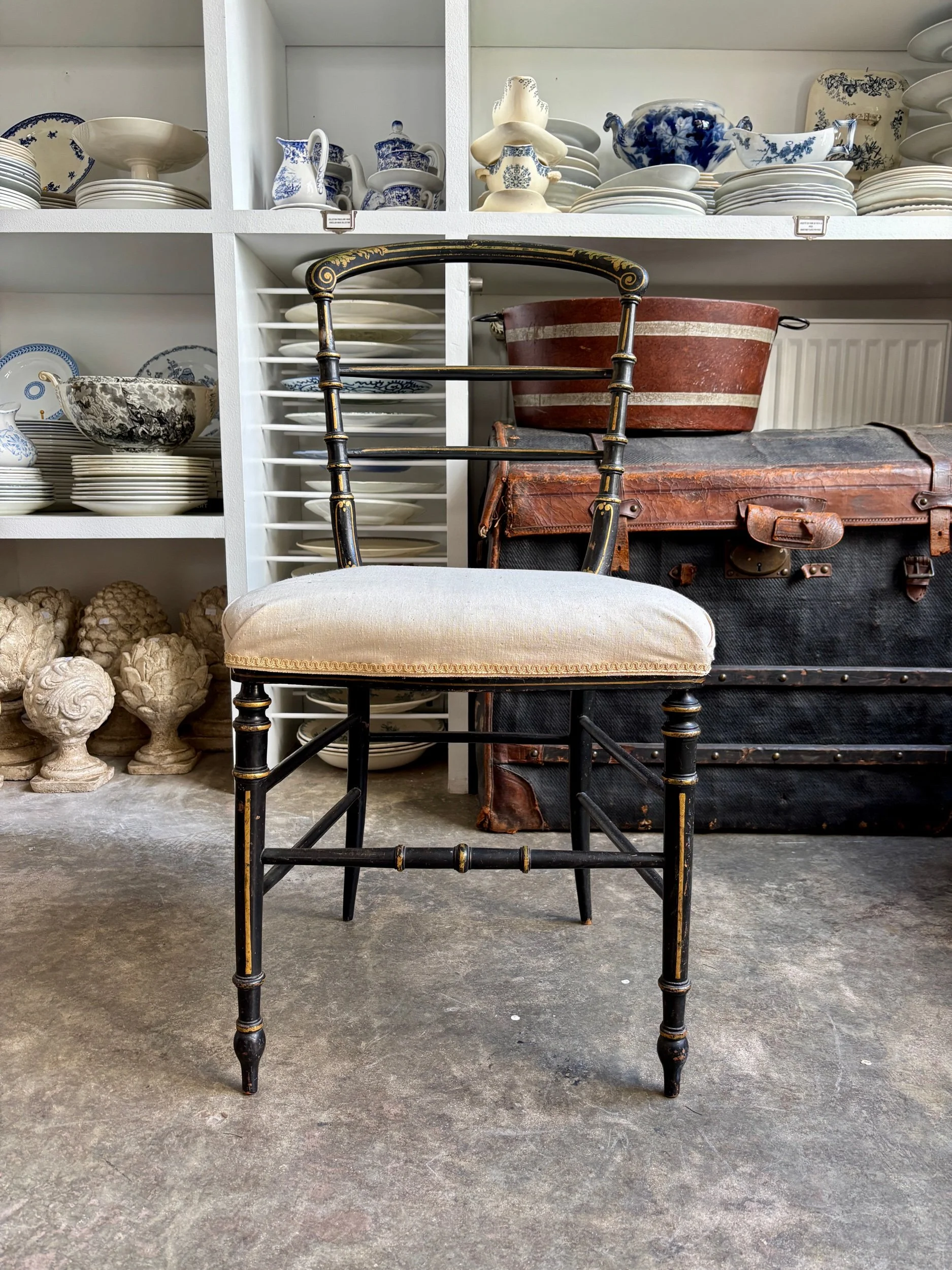 chaise-volante-napoleon-iii-bois-noirci-dore-metis-beige-assise-vintage-axs-design-paris-france