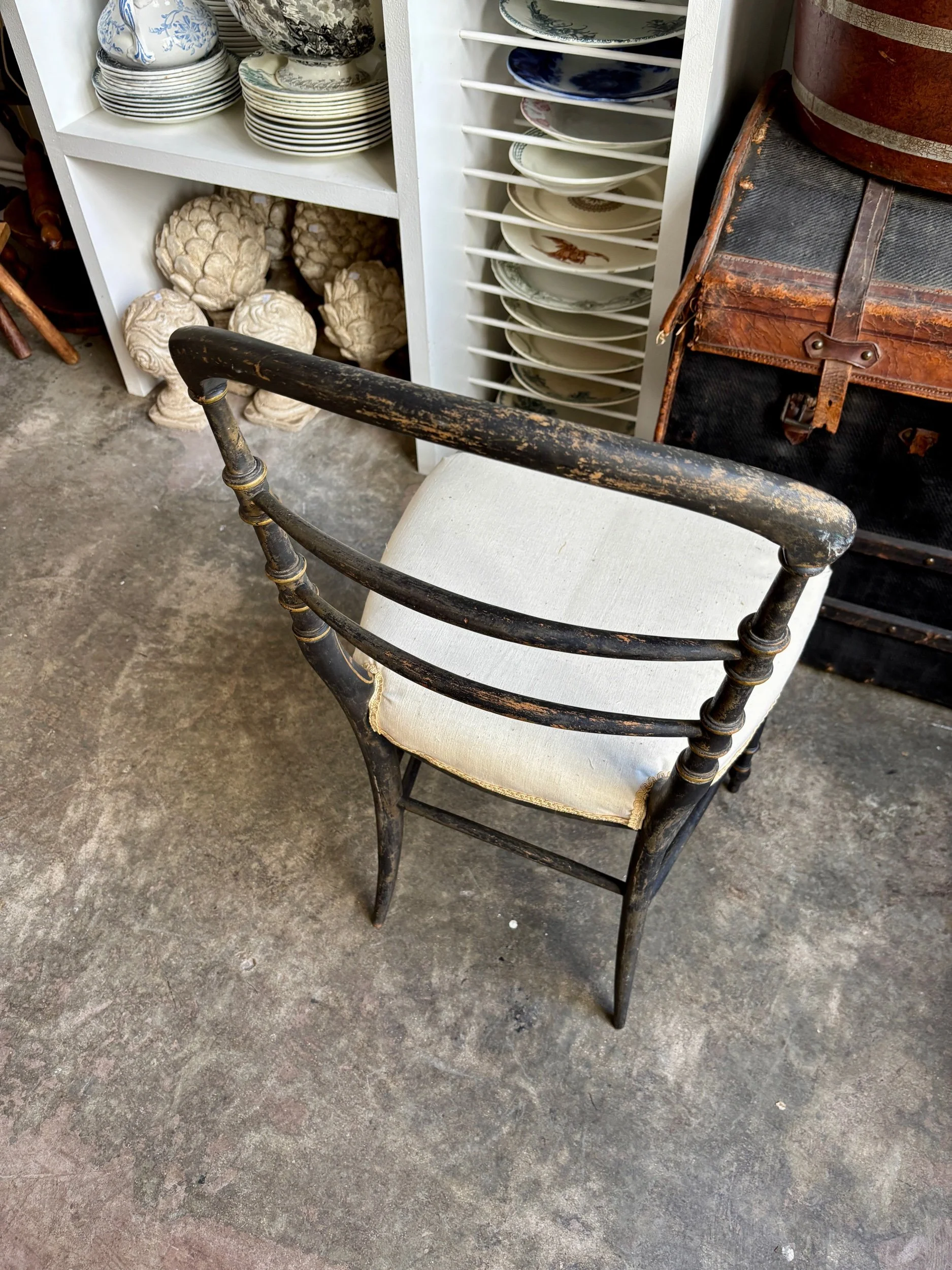 chaise-volante-napoleon-iii-bois-noirci-dore-metis-beige-assise-vintage-axs-design-paris-france