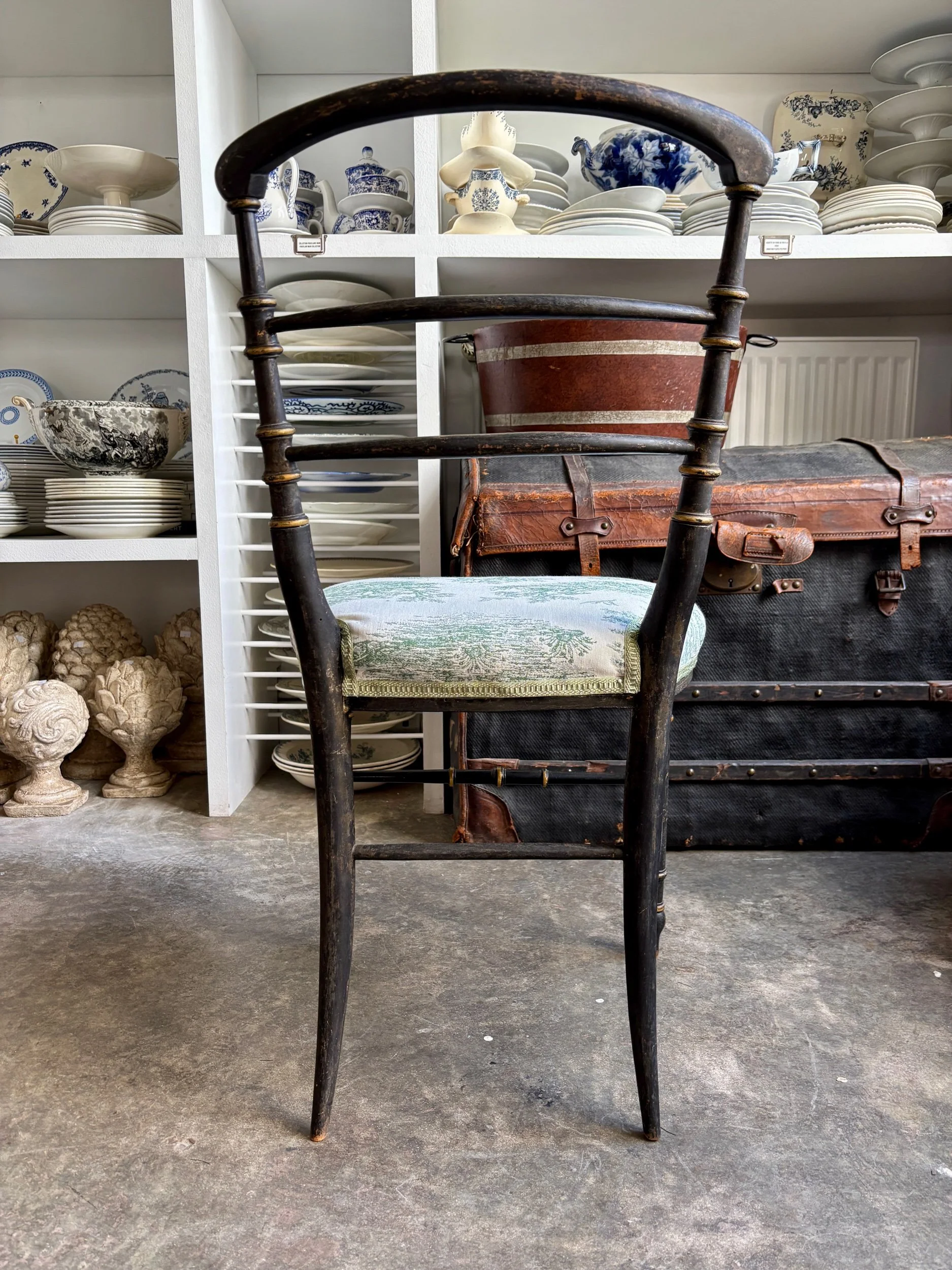 chaise-volante-napoleon-iii-bois-noir-dore-toile-jouy-vert-assise-vintage-axs-design-paris-france