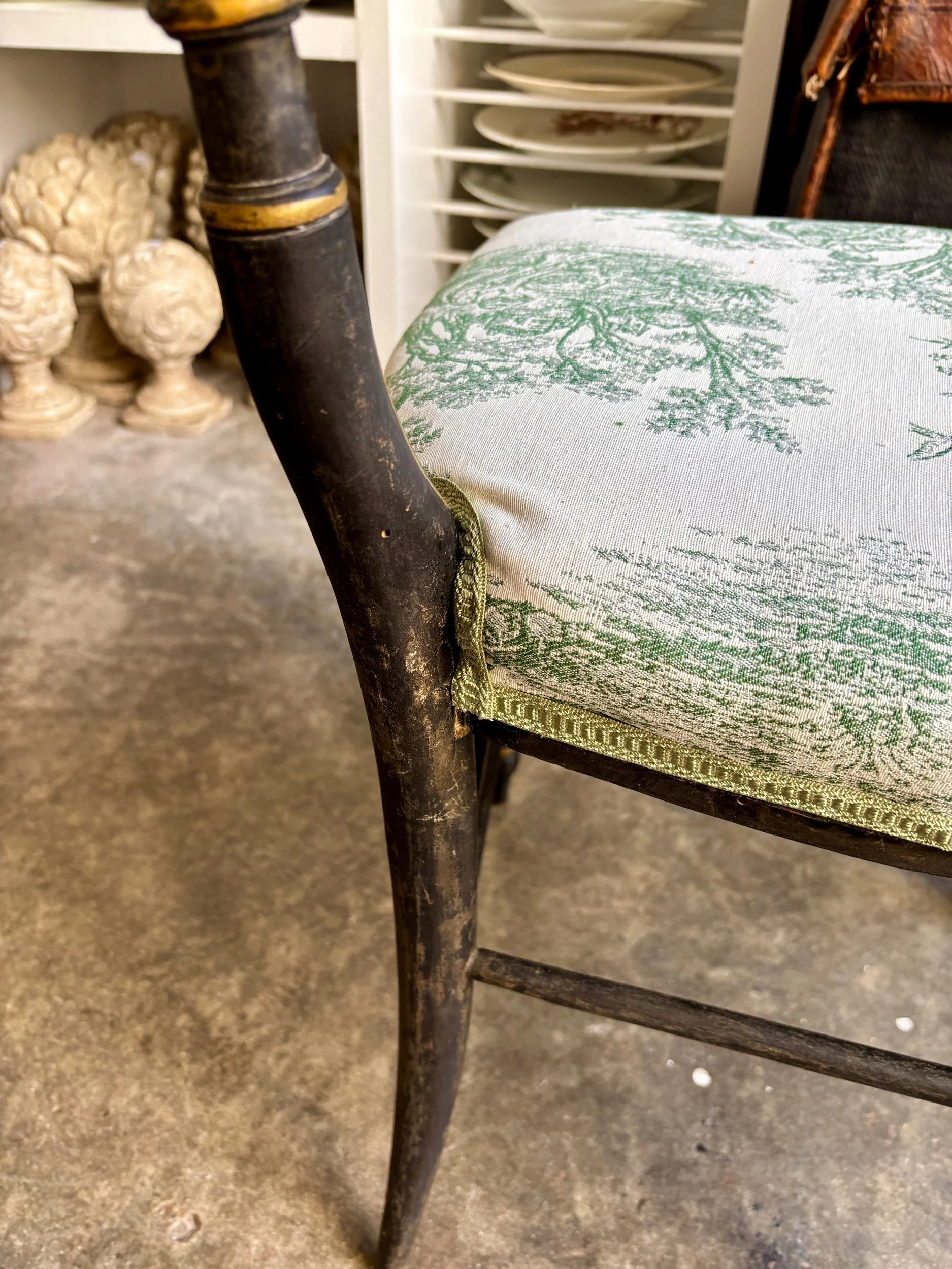 chaise-volante-napoleon-iii-bois-noir-dore-toile-jouy-vert-assise-vintage-axs-design-paris-france