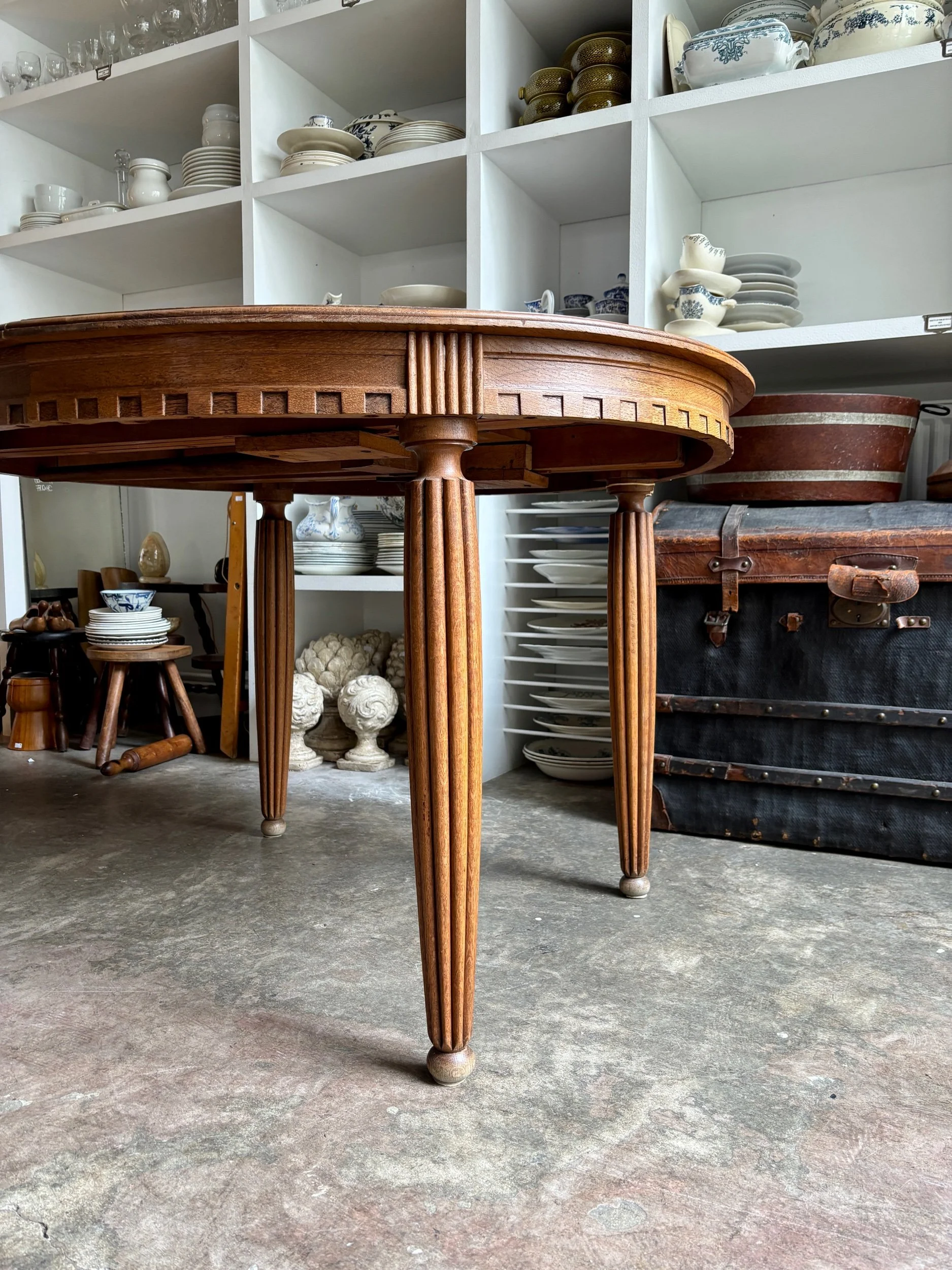 table-manger-bois-fonce-vintage-axs-design-paris-france