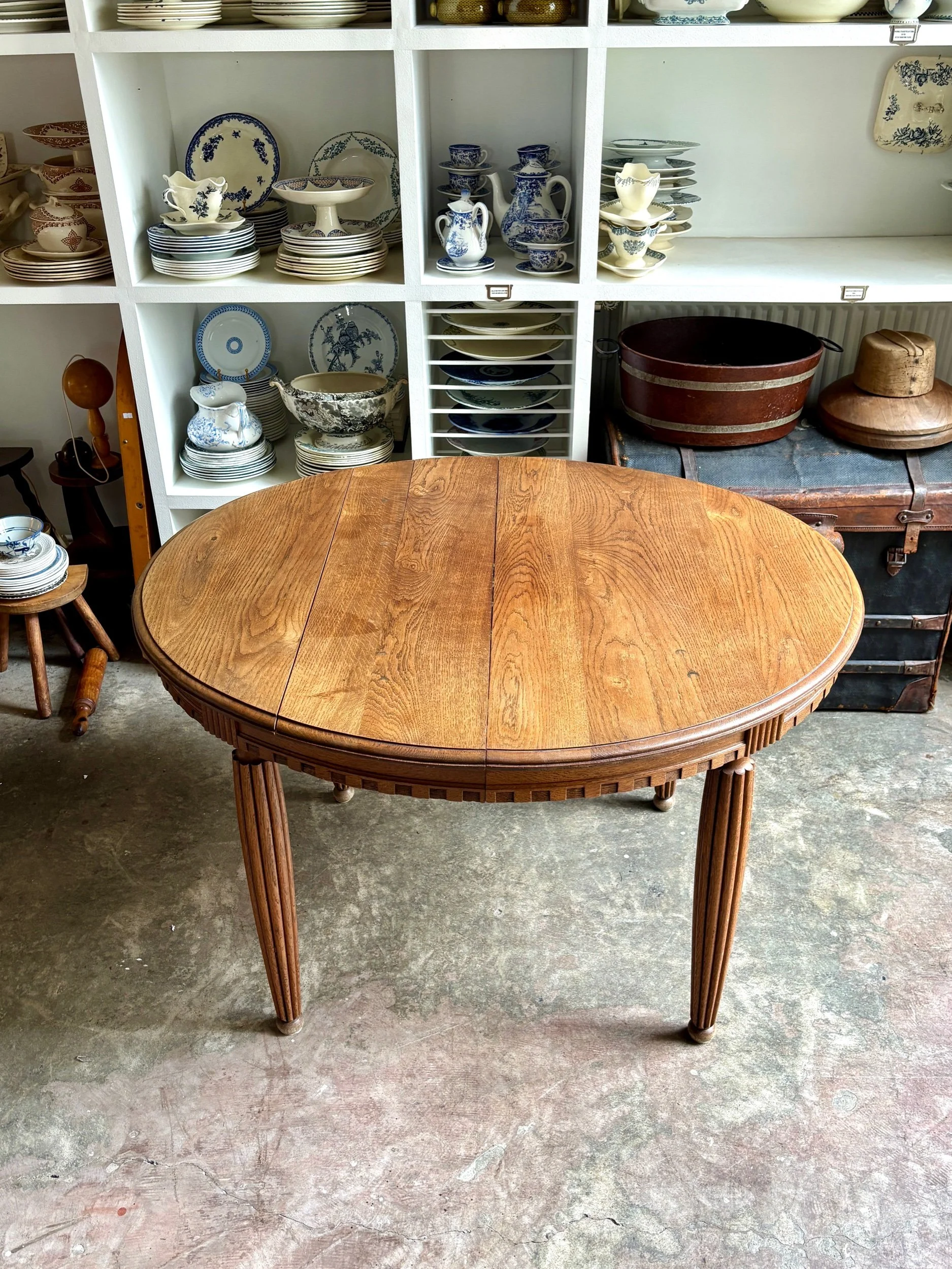 table-manger-bois-fonce-vintage-axs-design-paris-france