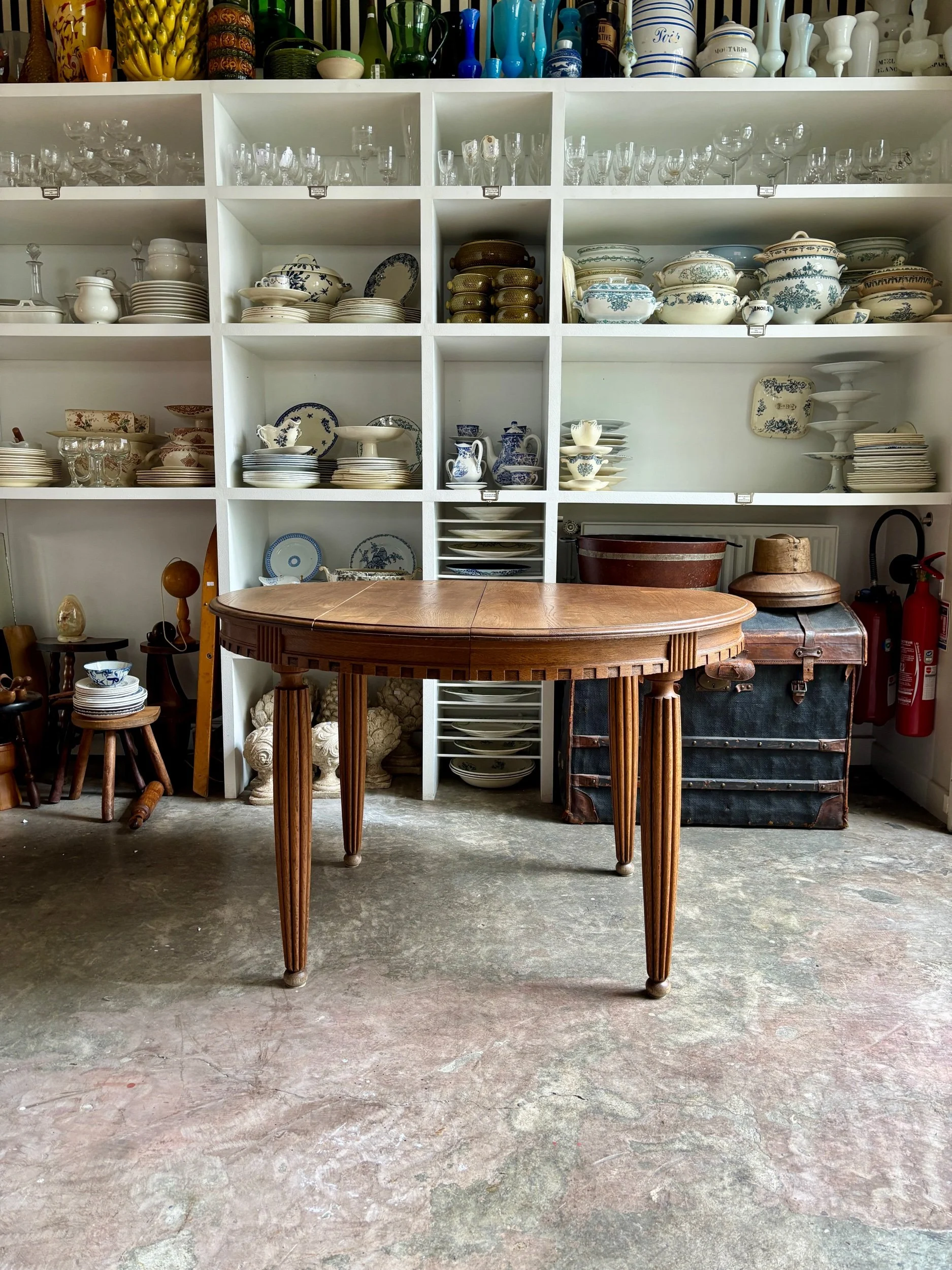 table-manger-bois-fonce-vintage-axs-design-paris-france