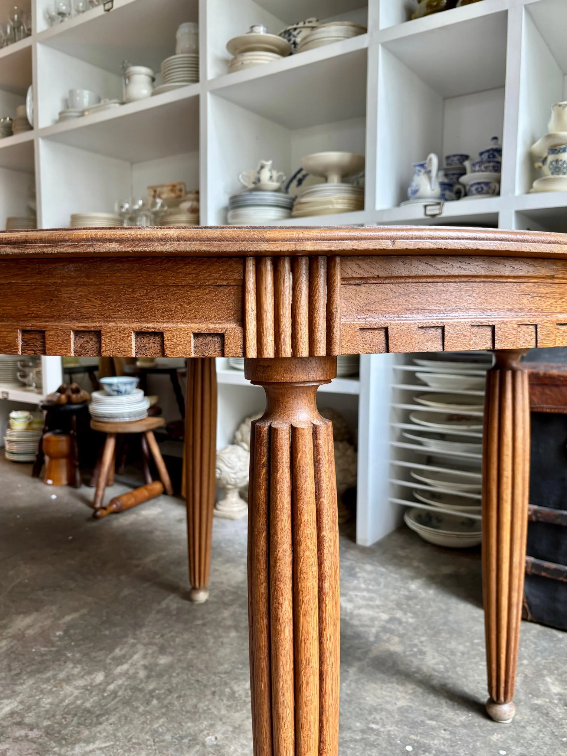 table-manger-bois-fonce-vintage-axs-design-paris-france