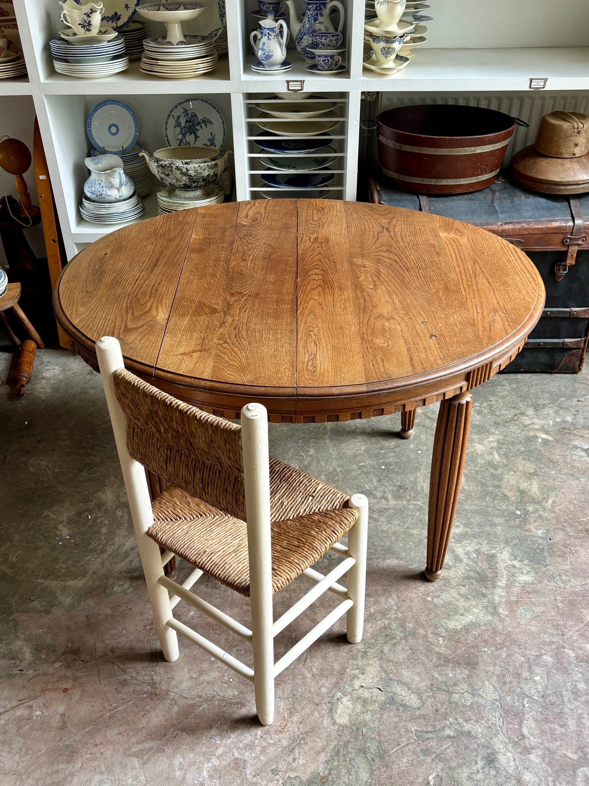 table-manger-bois-fonce-vintage-axs-design-paris-france