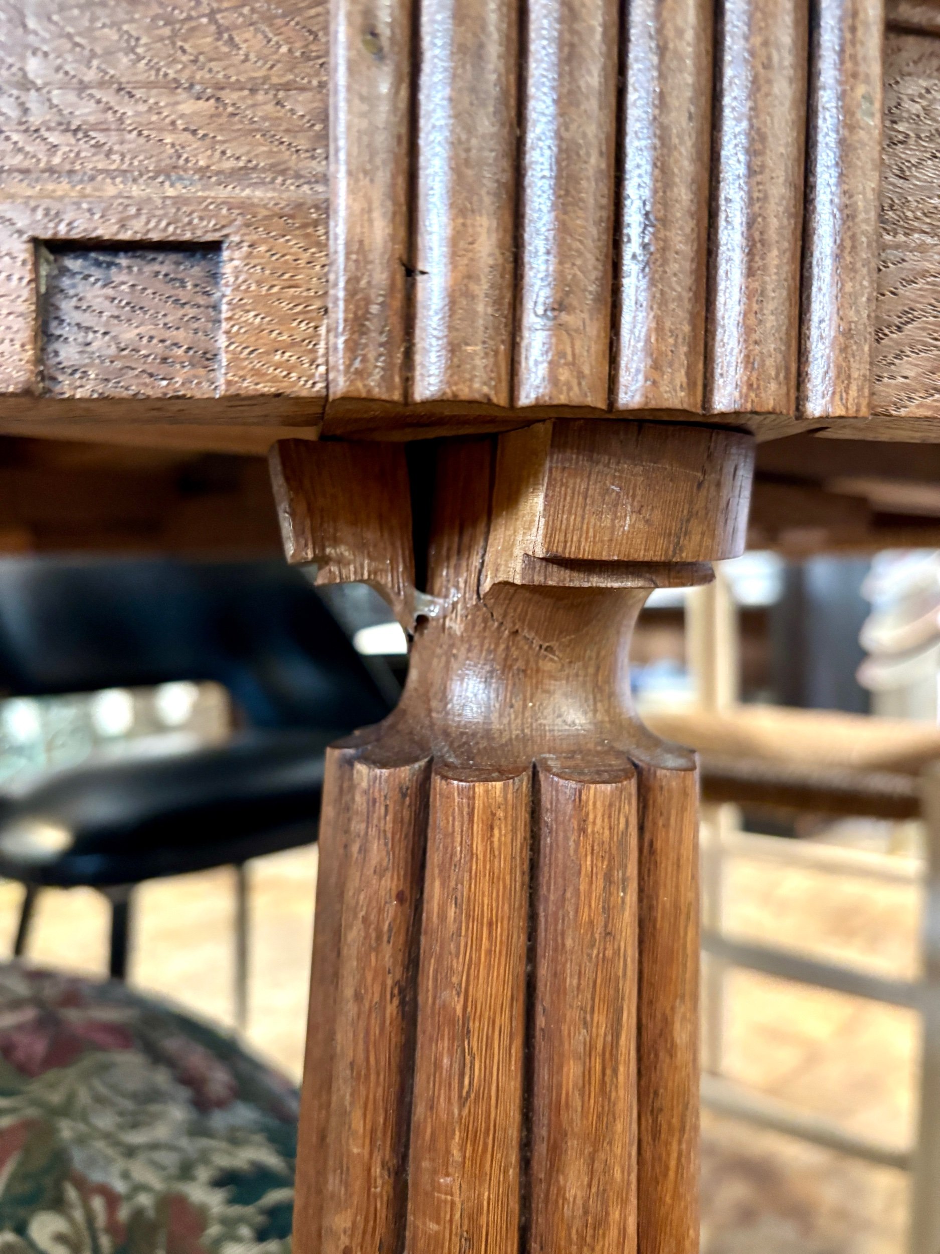 table-manger-bois-fonce-vintage-axs-design-paris-france