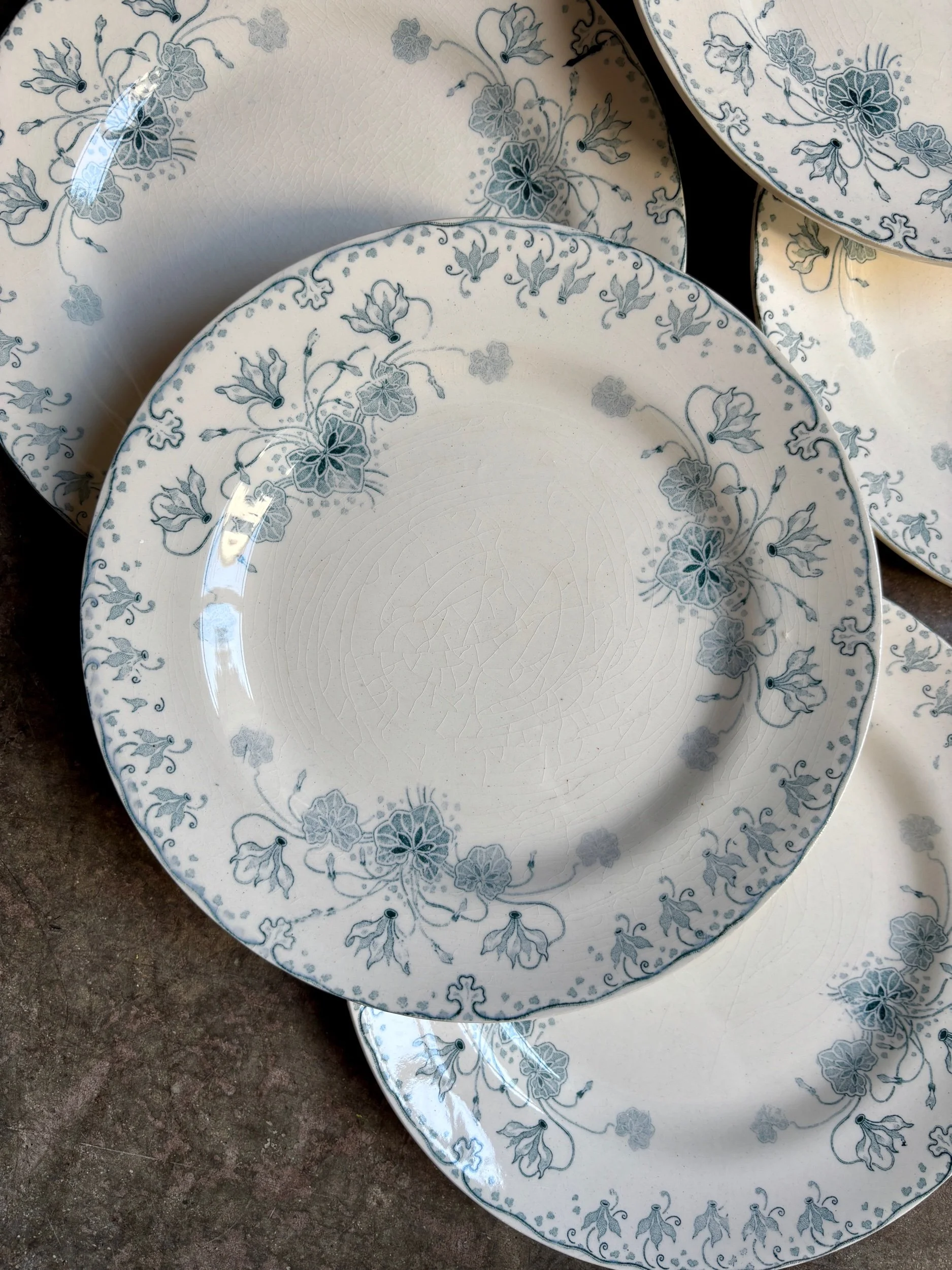 6-assiettes-dessert-boulenger-choisy-le-roi-terre-de-fer-cyclamen-vaisselle-vintage-axs-design-paris-france