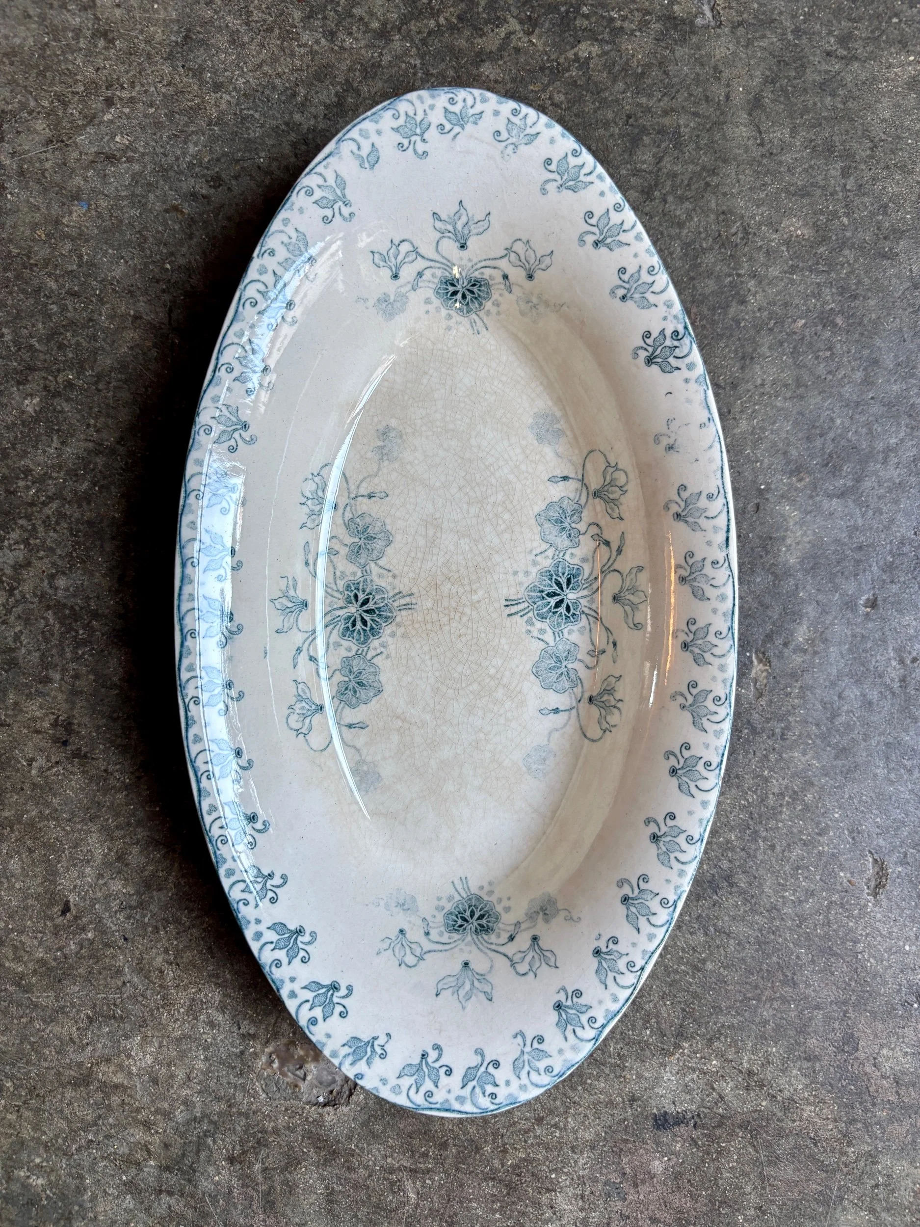ravier-boulenger-choisy-le-roi-terre-de-fer-cyclamen-vaisselle-vintage-axs-design-paris-france